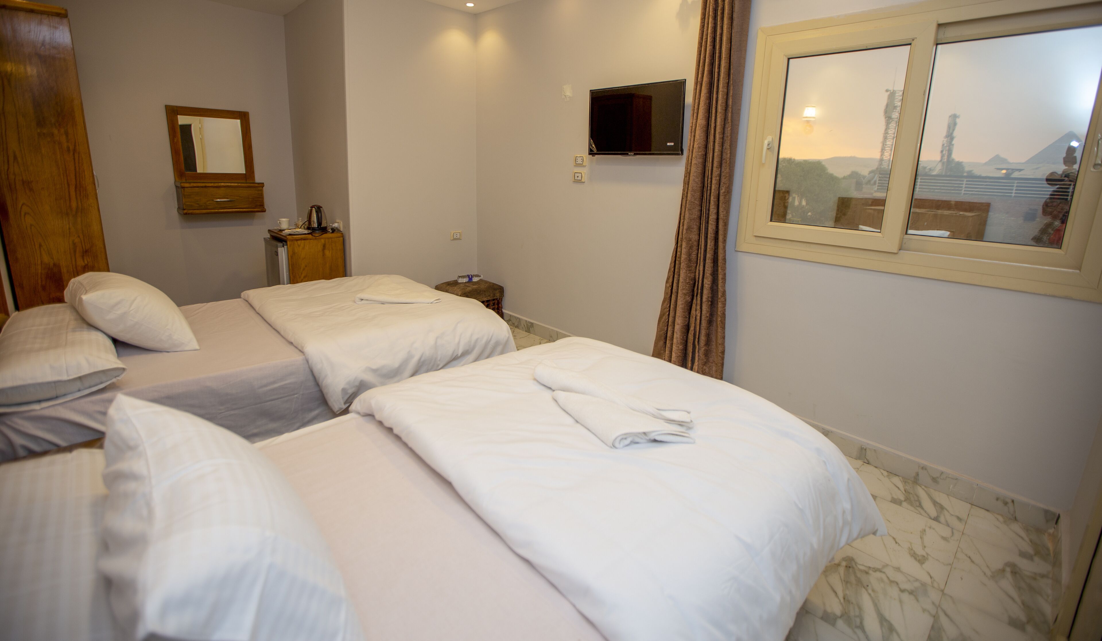 Life Pyramids Inn