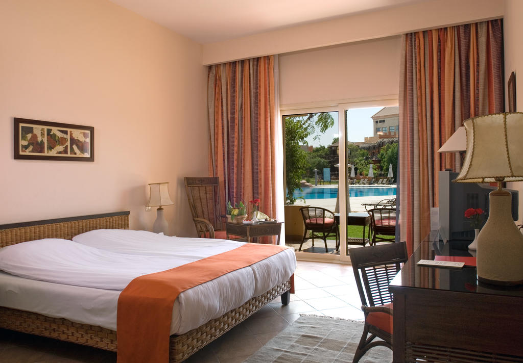 Swiss Inn Pyramids Golf Resort & Swiss Inn Plaza Hotel