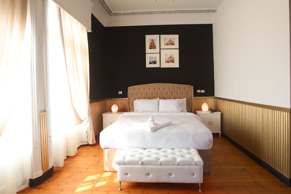 Tahrir Plaza Suites