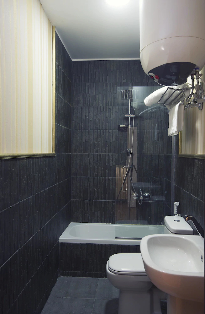 Tahrir Plaza Suites