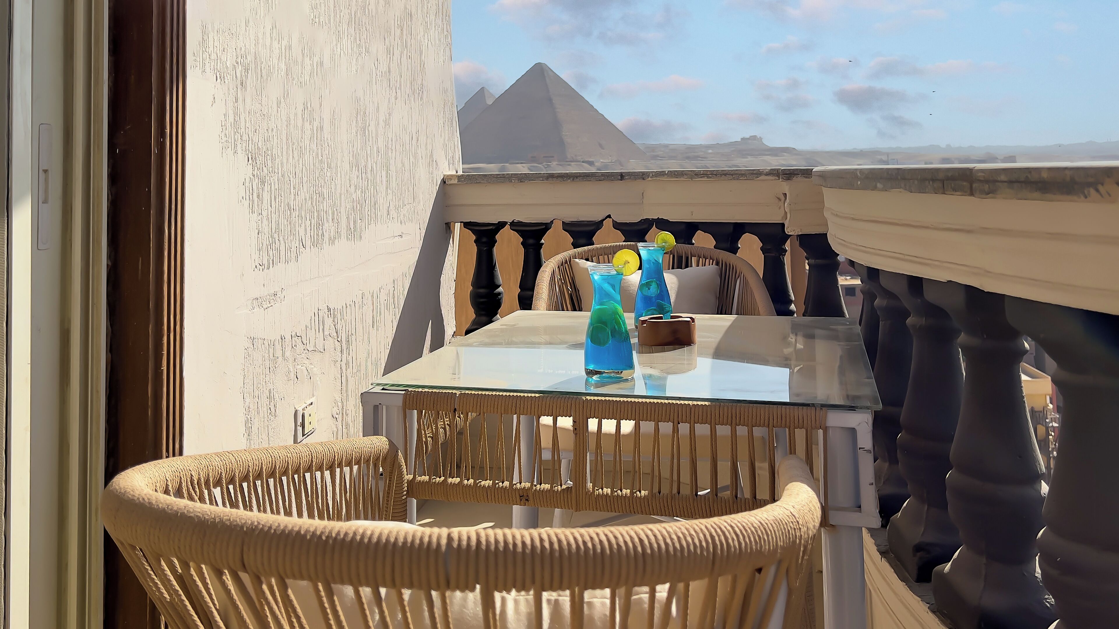 Crowne Pyramids Palace
