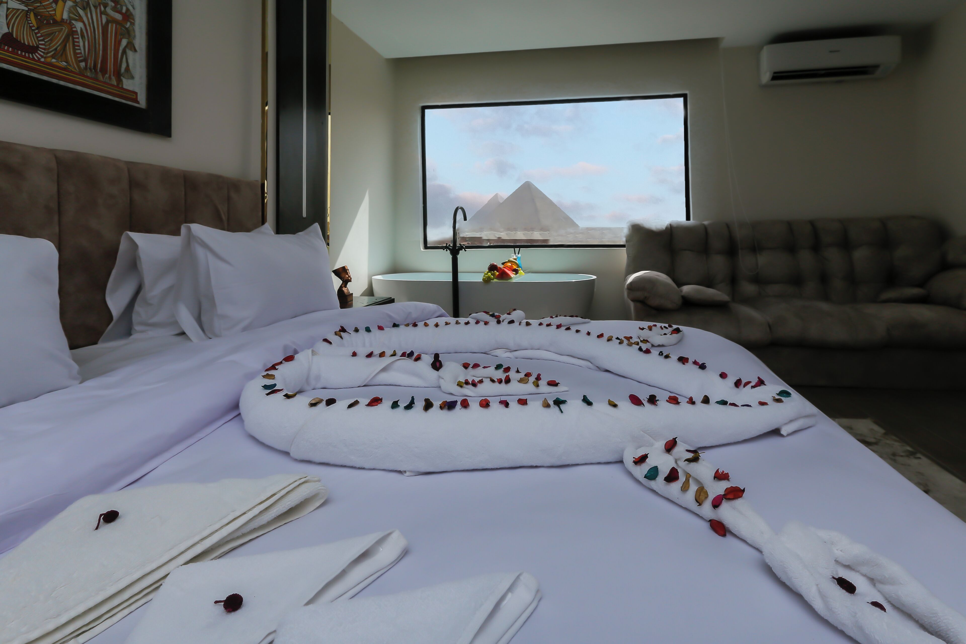 Crowne Pyramids Palace