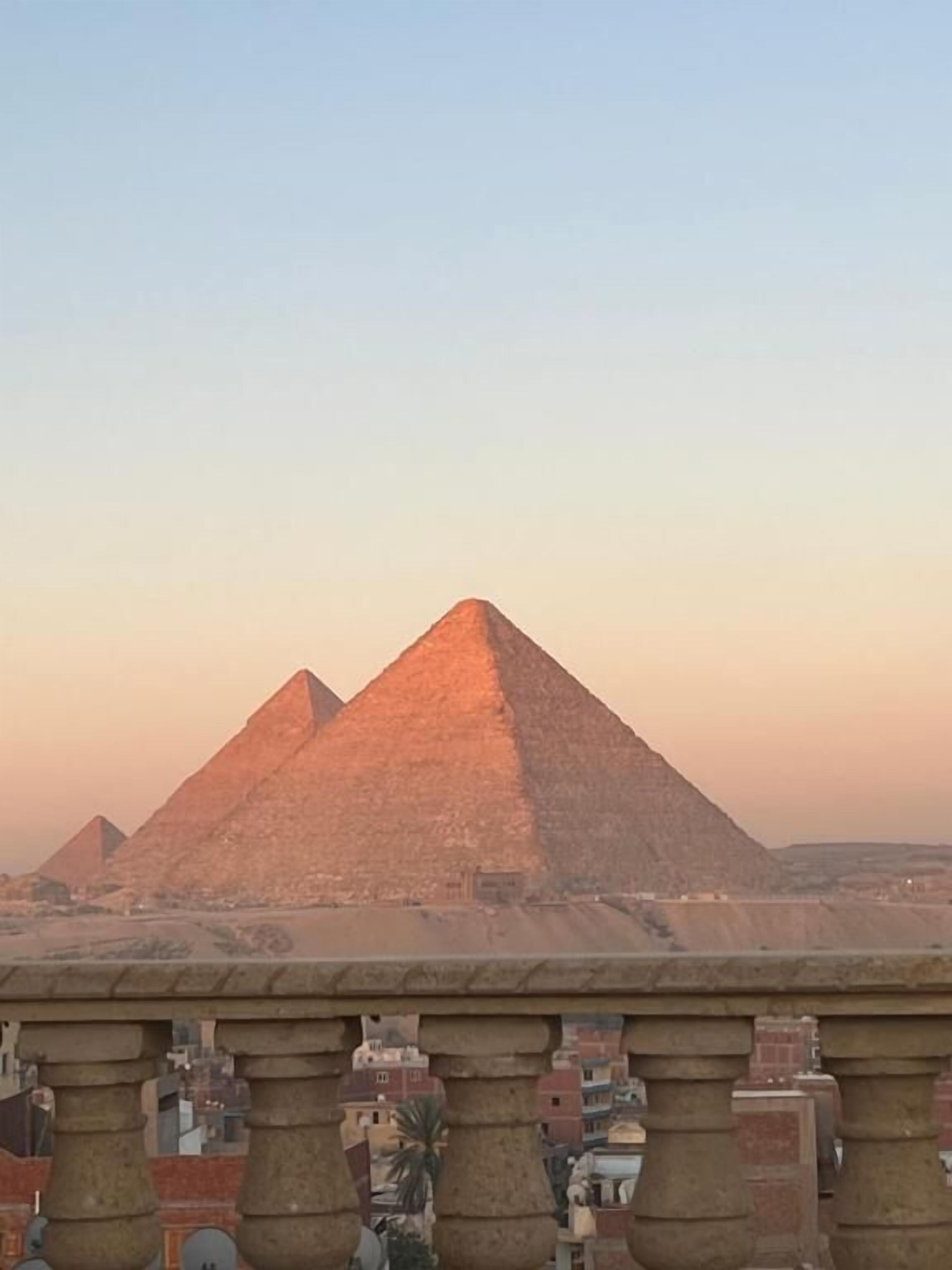 Crowne Pyramids Palace