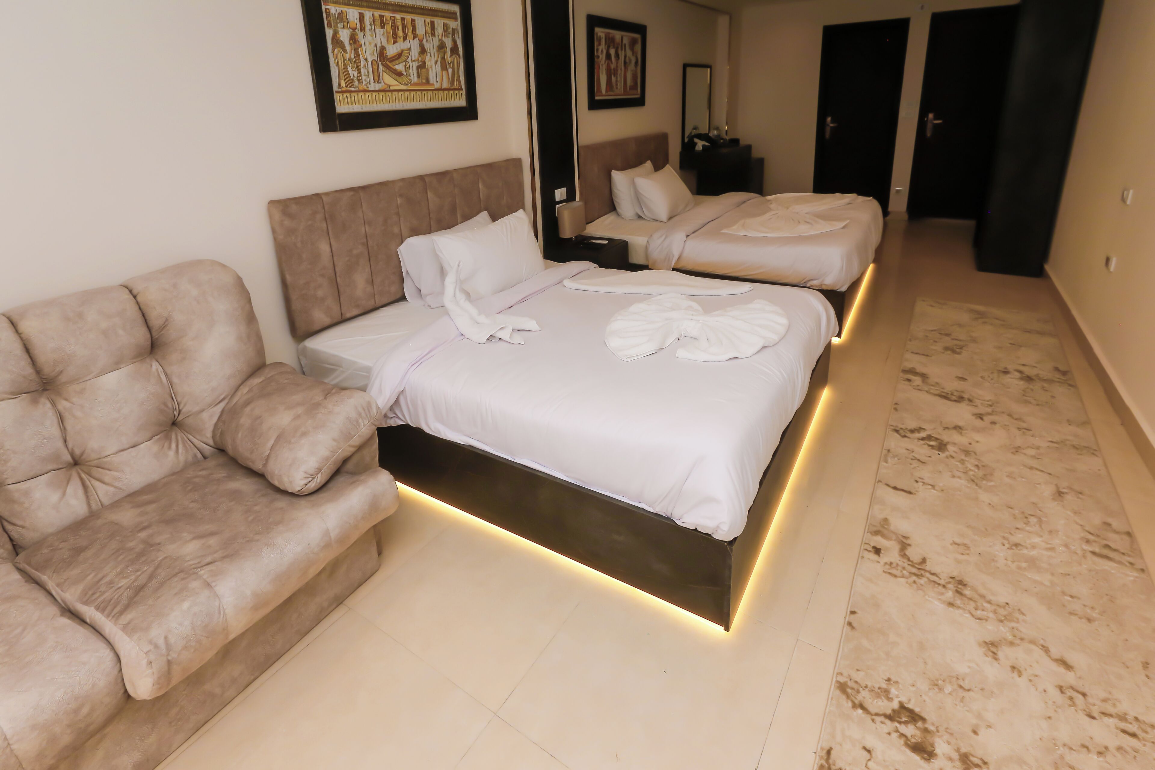 Crowne Pyramids Palace