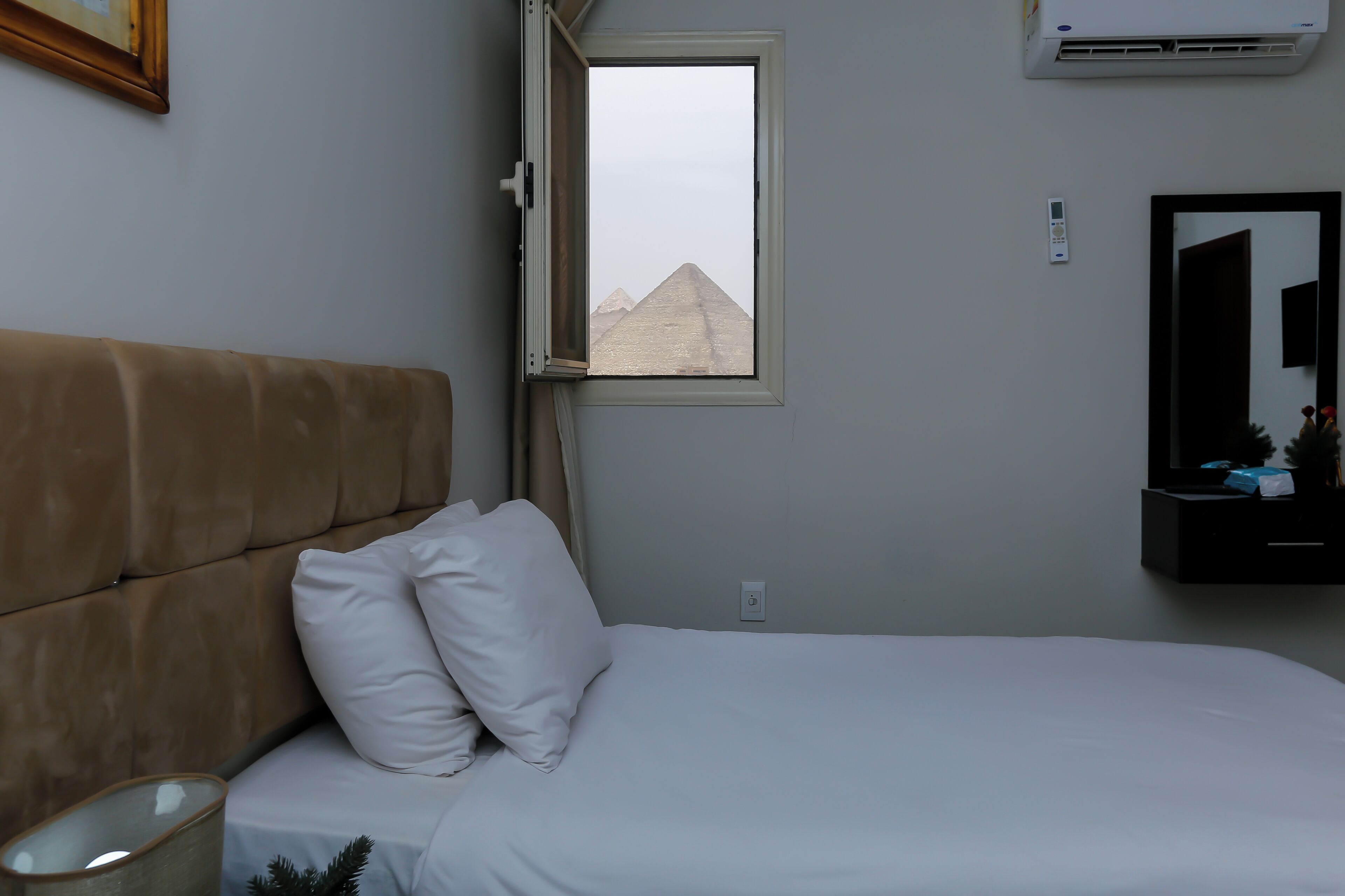 Crowne Pyramids Palace