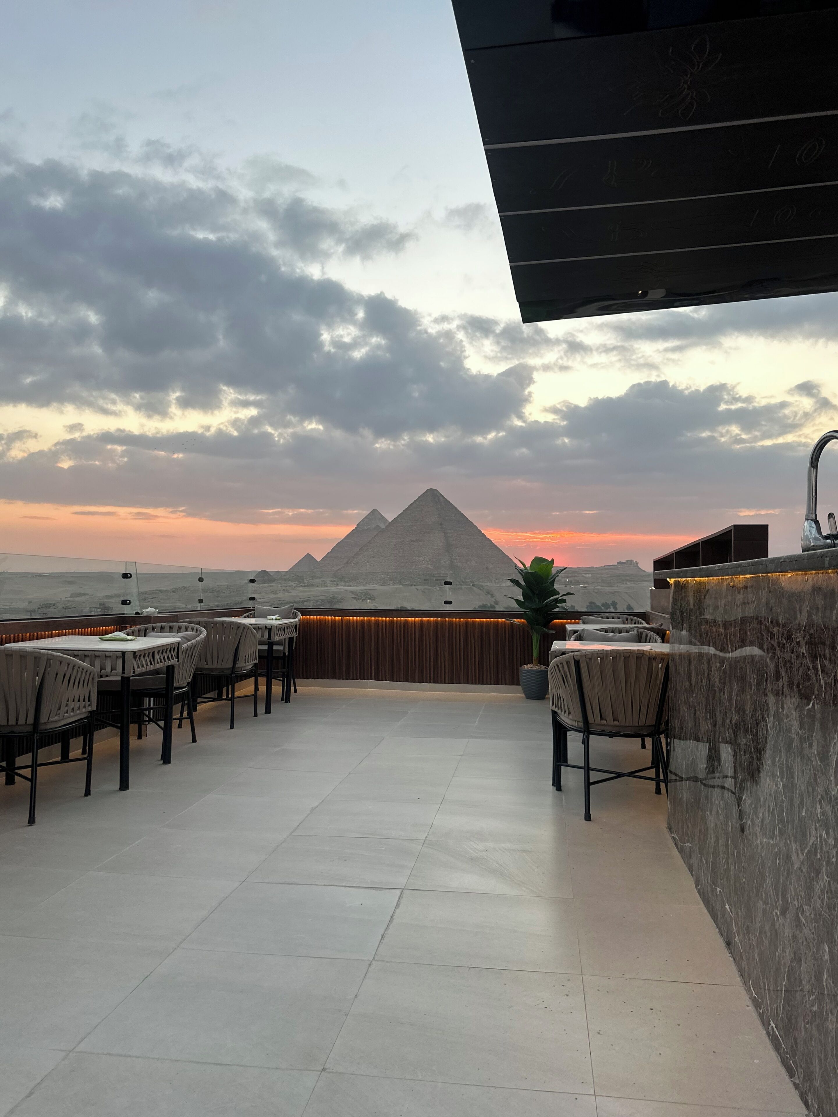 Crowne Pyramids Palace