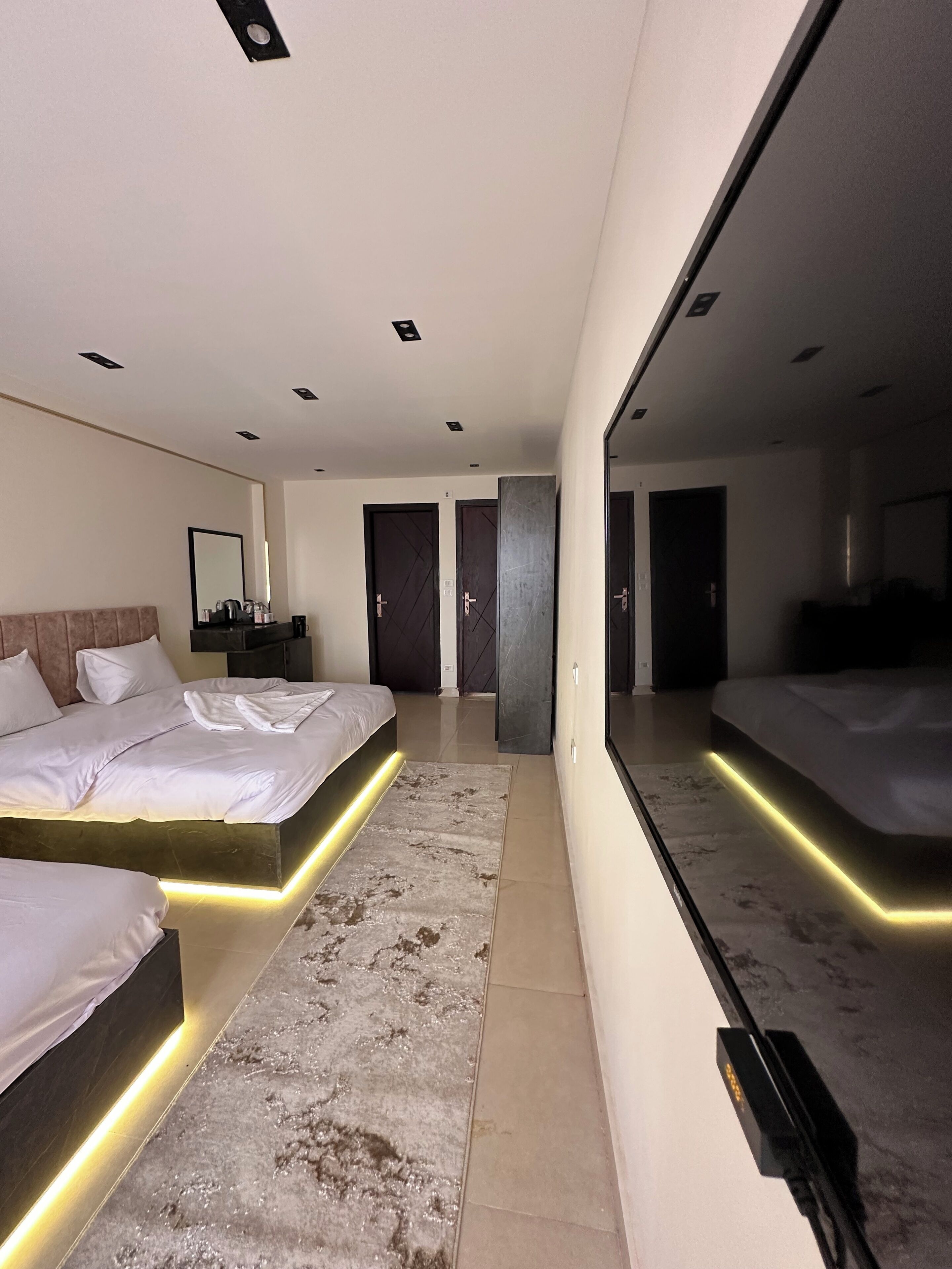 Crowne Pyramids Palace