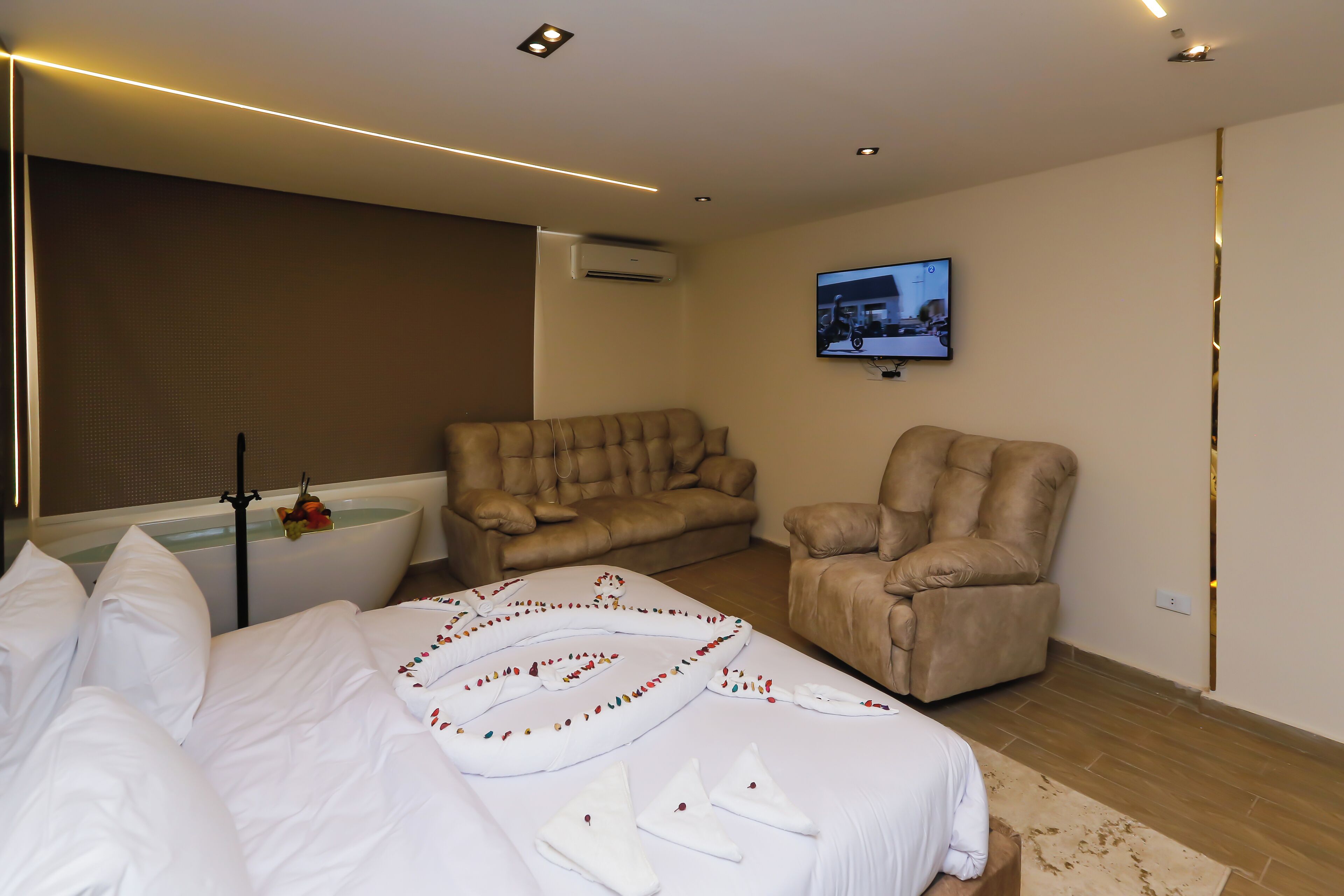 Crowne Pyramids Palace