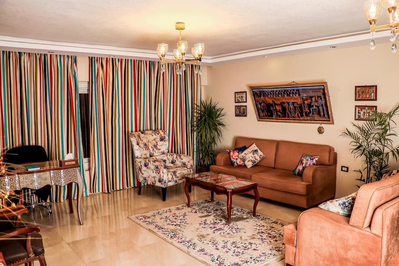 Grand Pyramids Motel