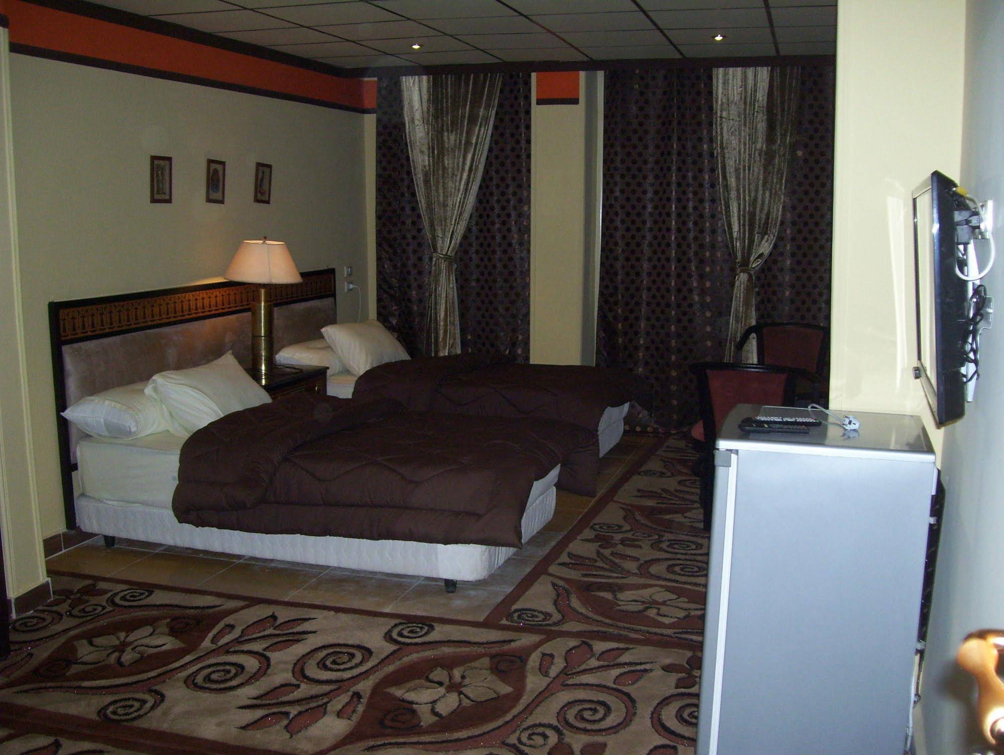 Great Pyramid Inn
