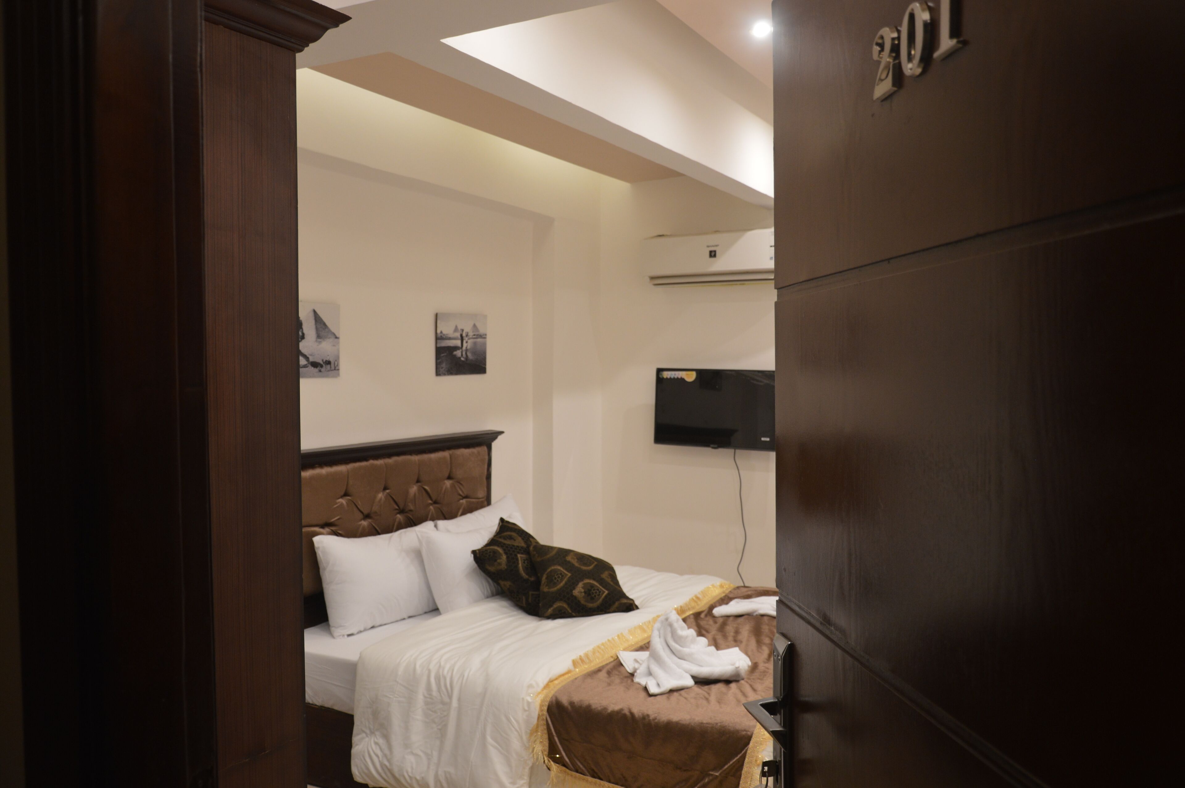 Pyramids Top Inn
