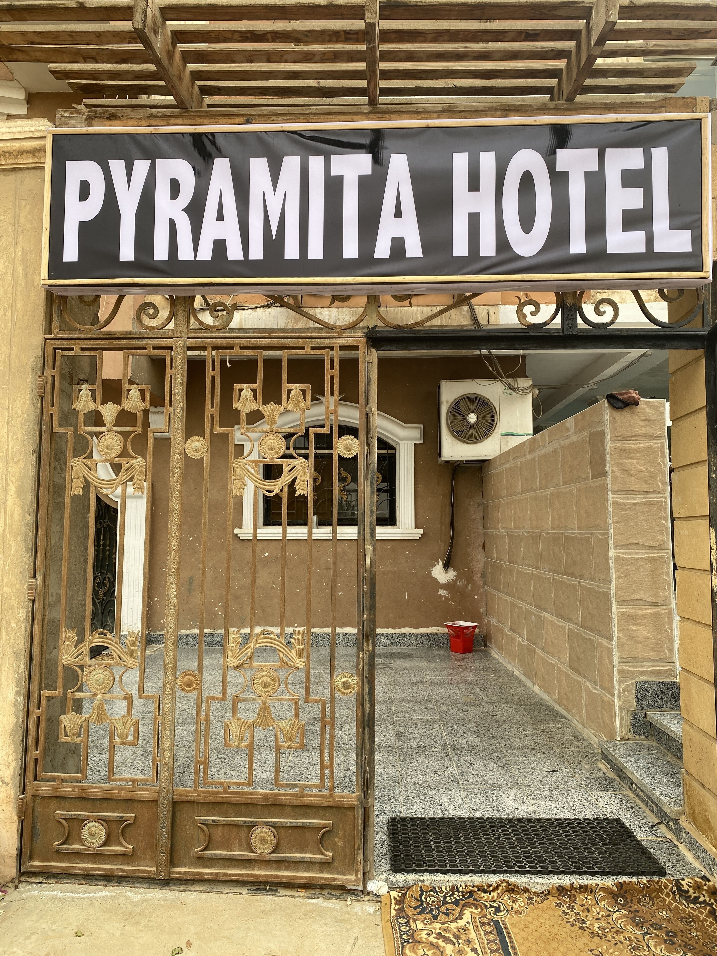 Pyramita Hotel