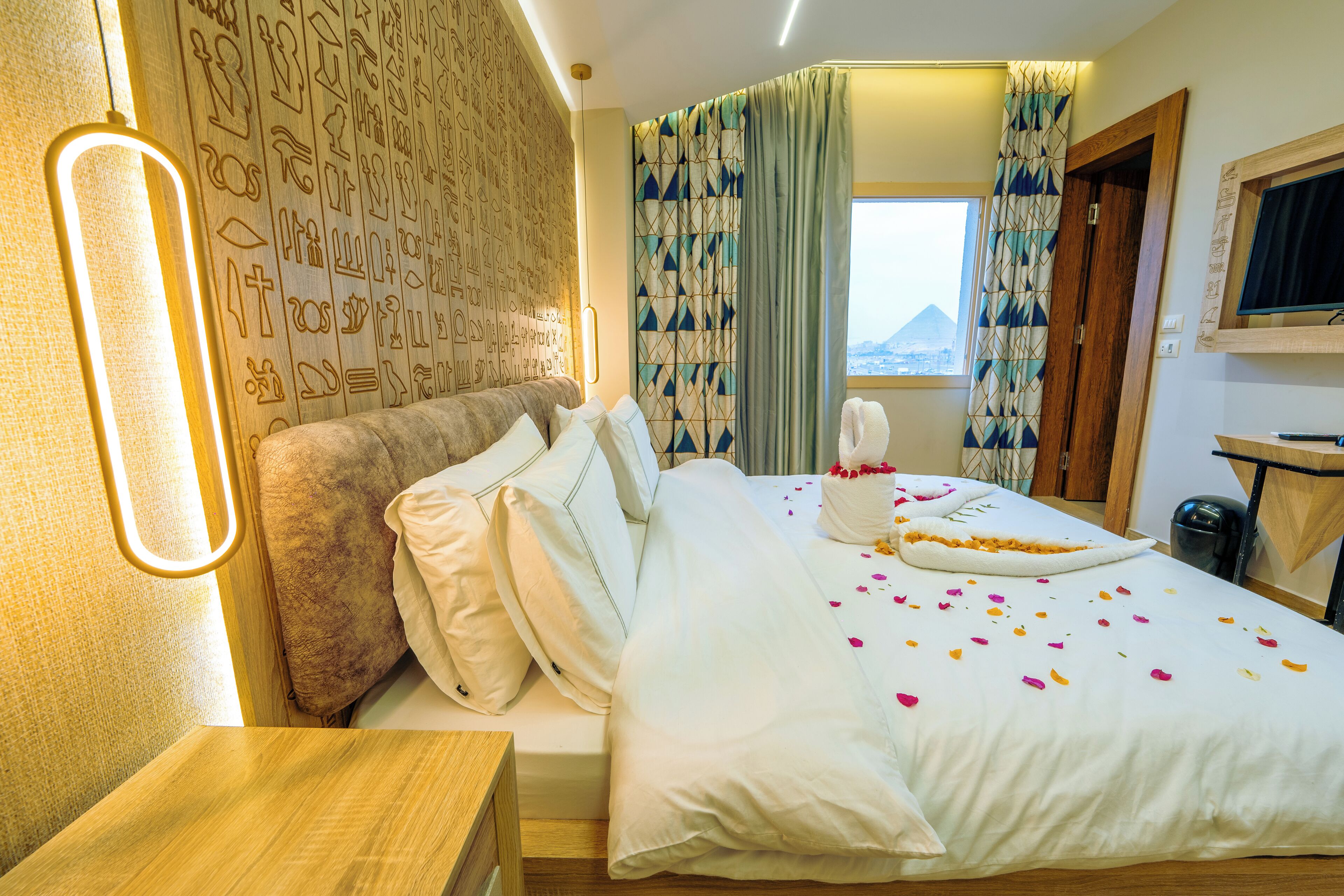 Royal Great Pyramid Inn