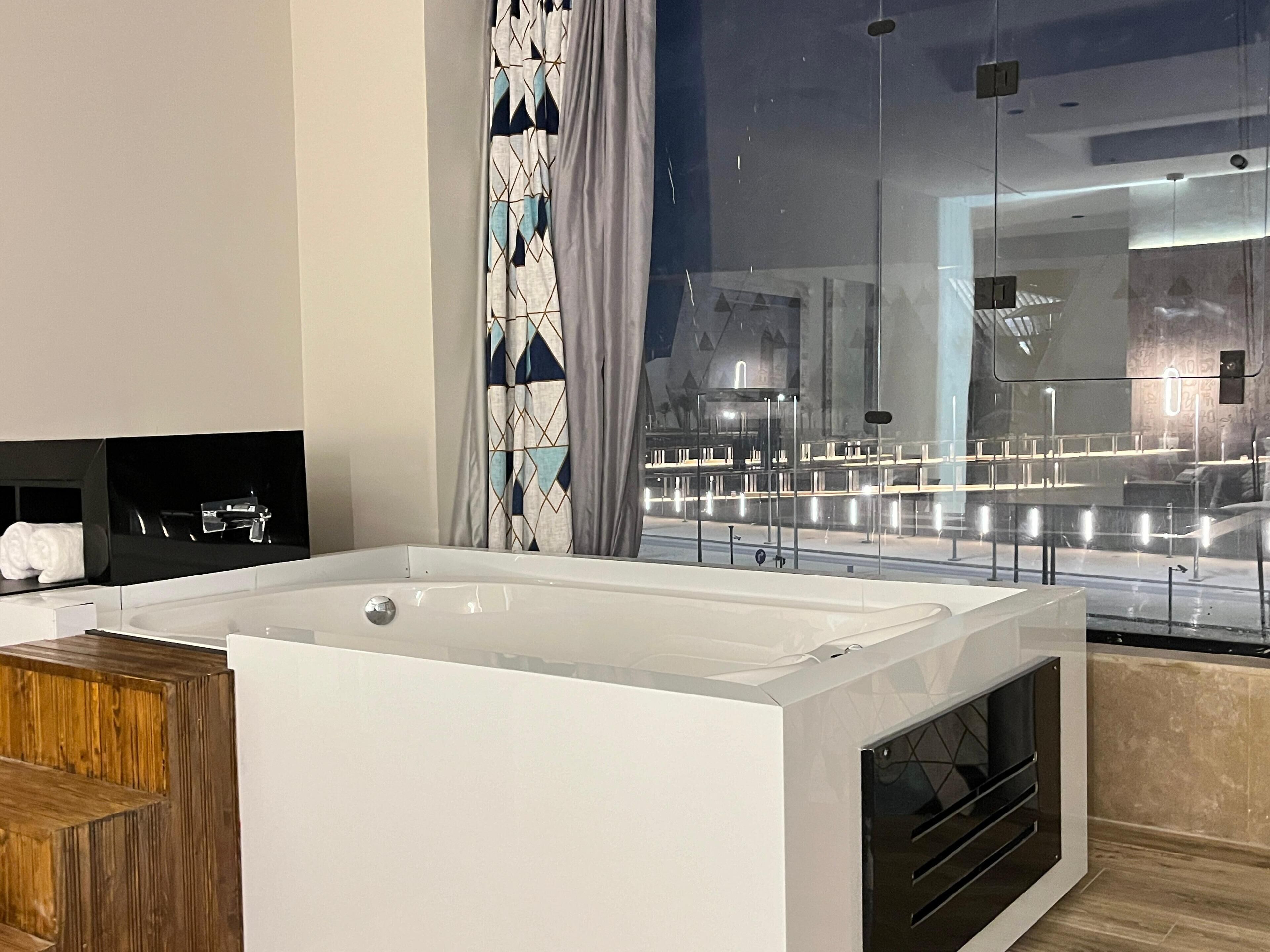 Royal Great Pyramid Inn