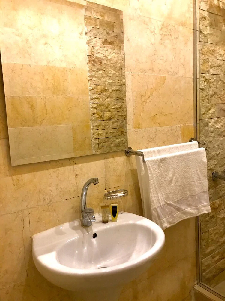 Sahara Pyramids Inn