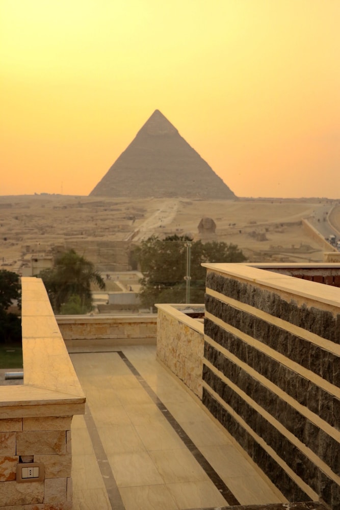 Sahara Pyramids Inn
