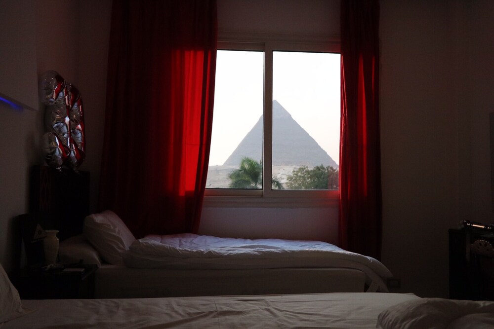 Sahara Pyramids Inn