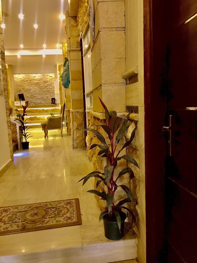 Sahara Pyramids Inn