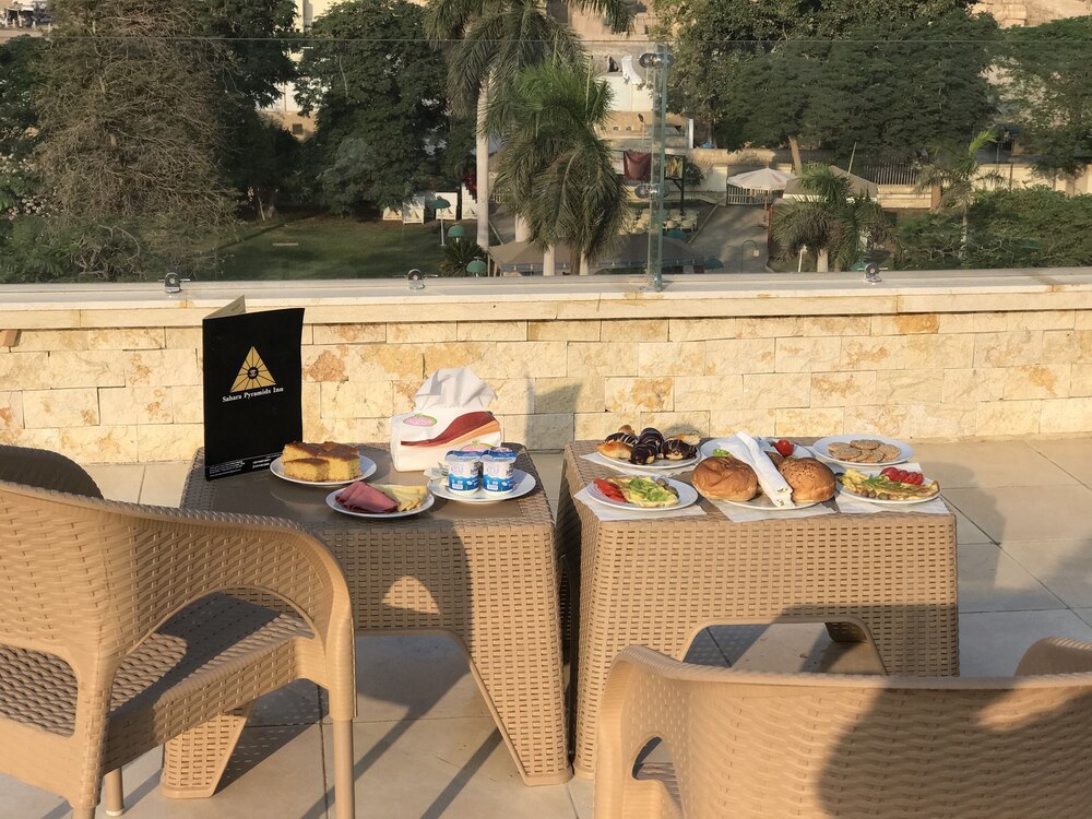 Sahara Pyramids Inn