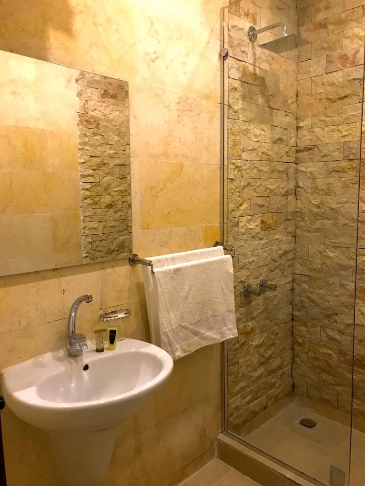 Sahara Pyramids Inn