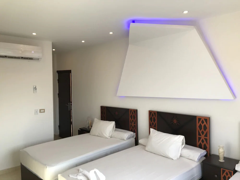 Sahara Pyramids Inn