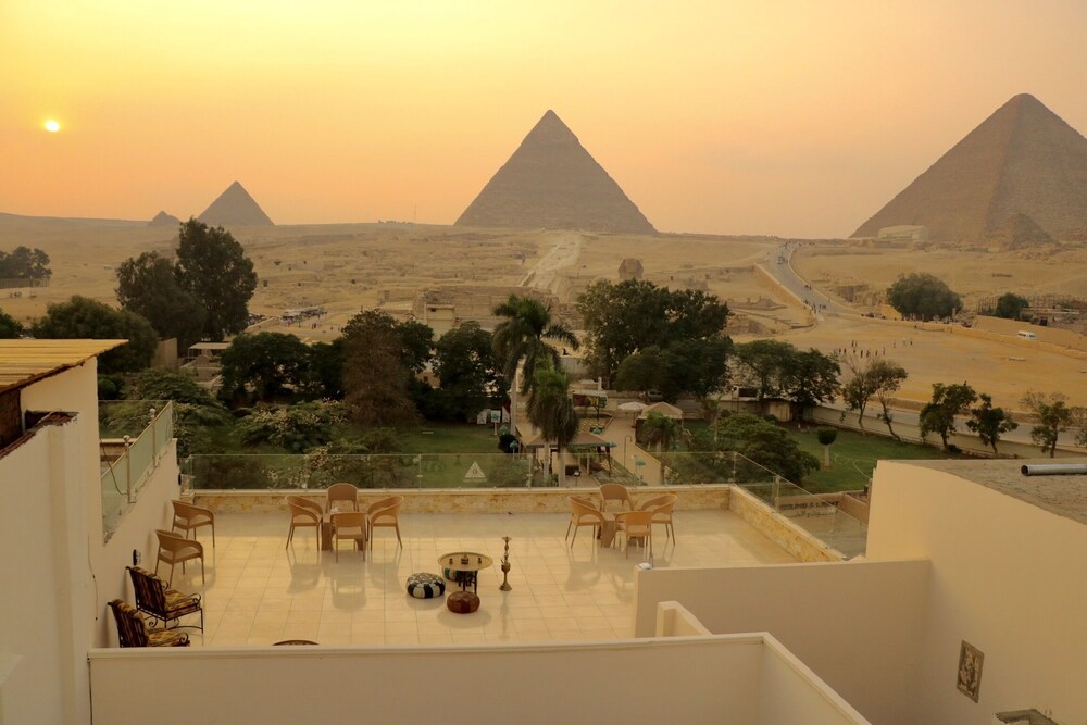Sahara Pyramids Inn