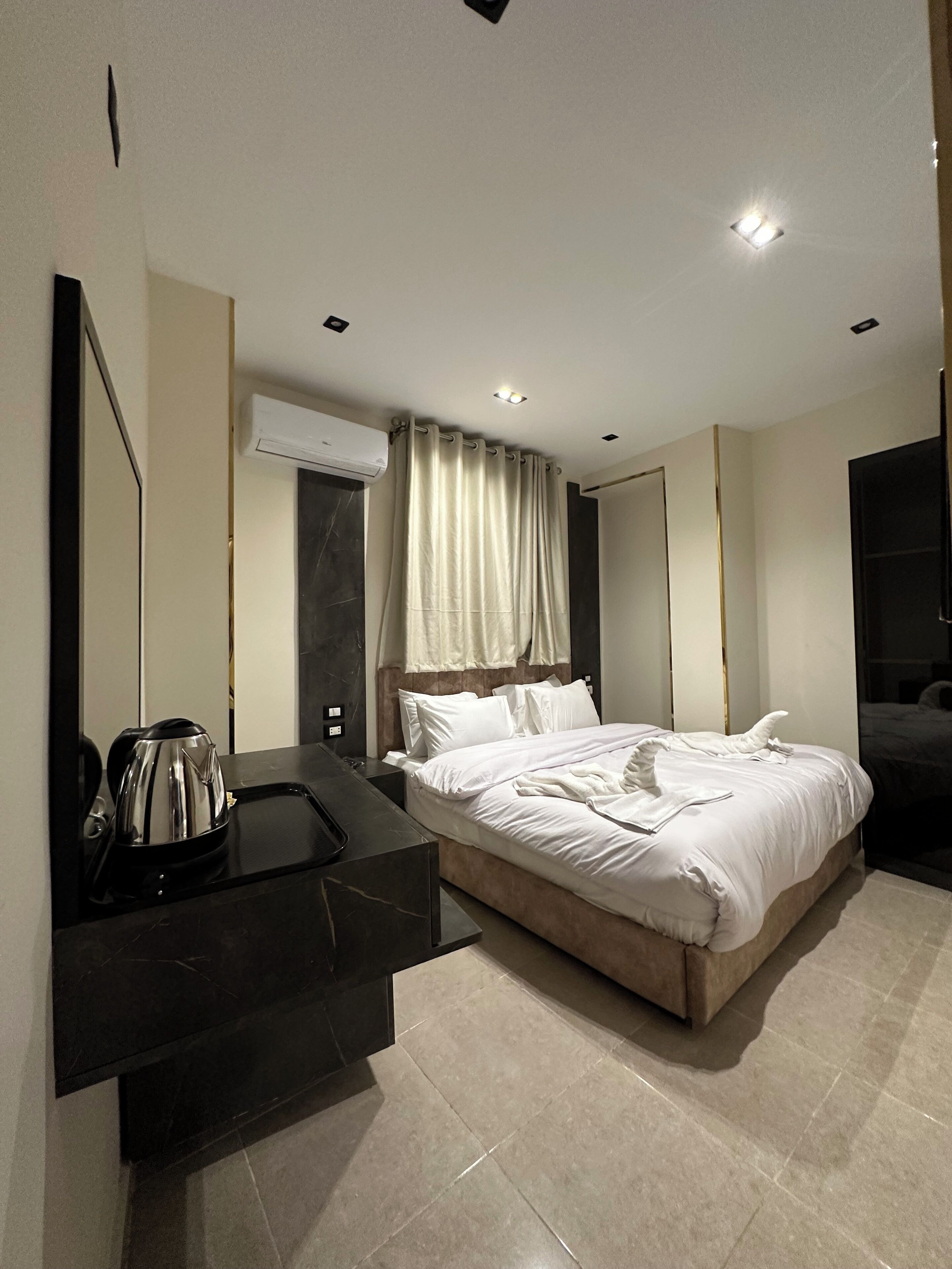 Taj Pyramids View Inn