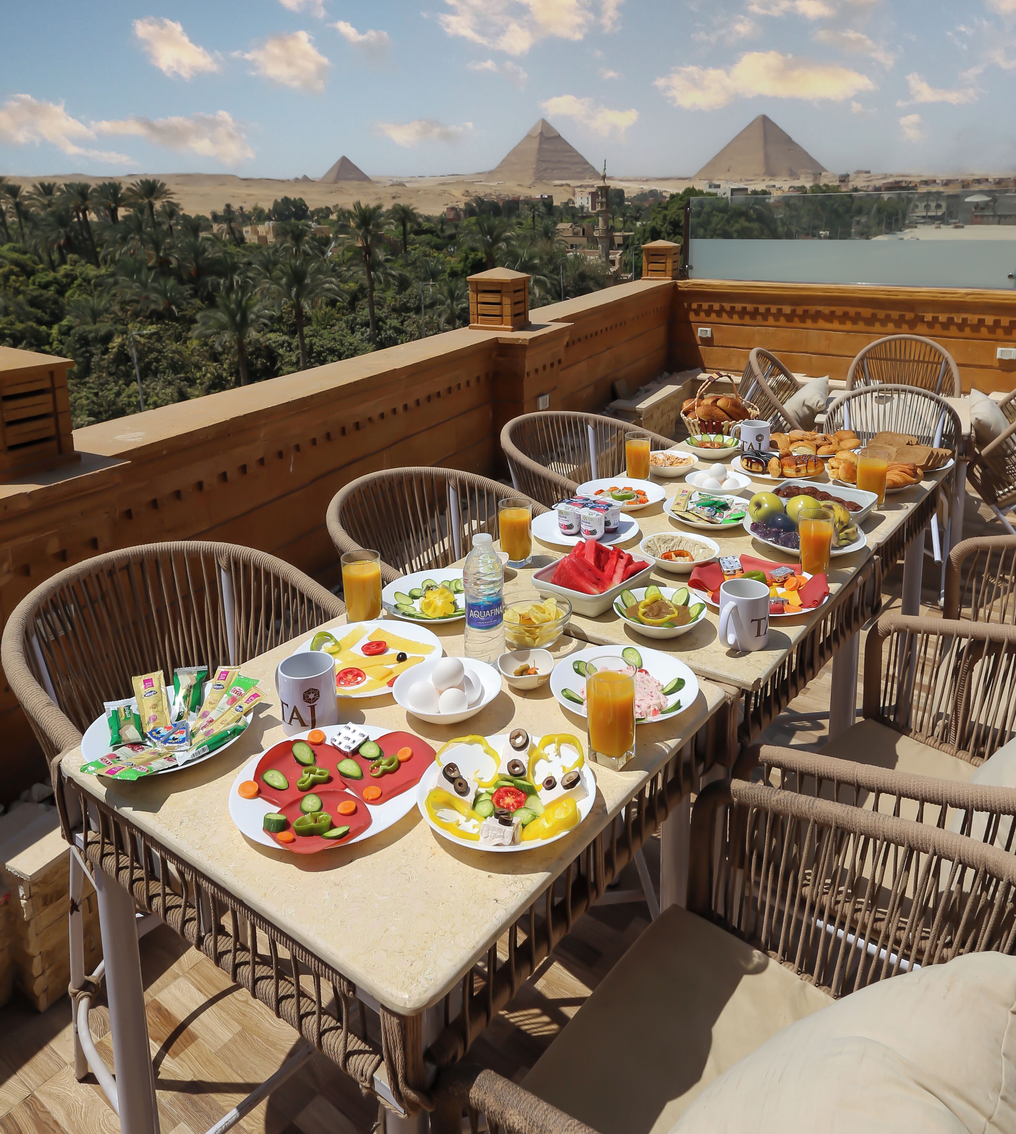 Taj Pyramids View Inn