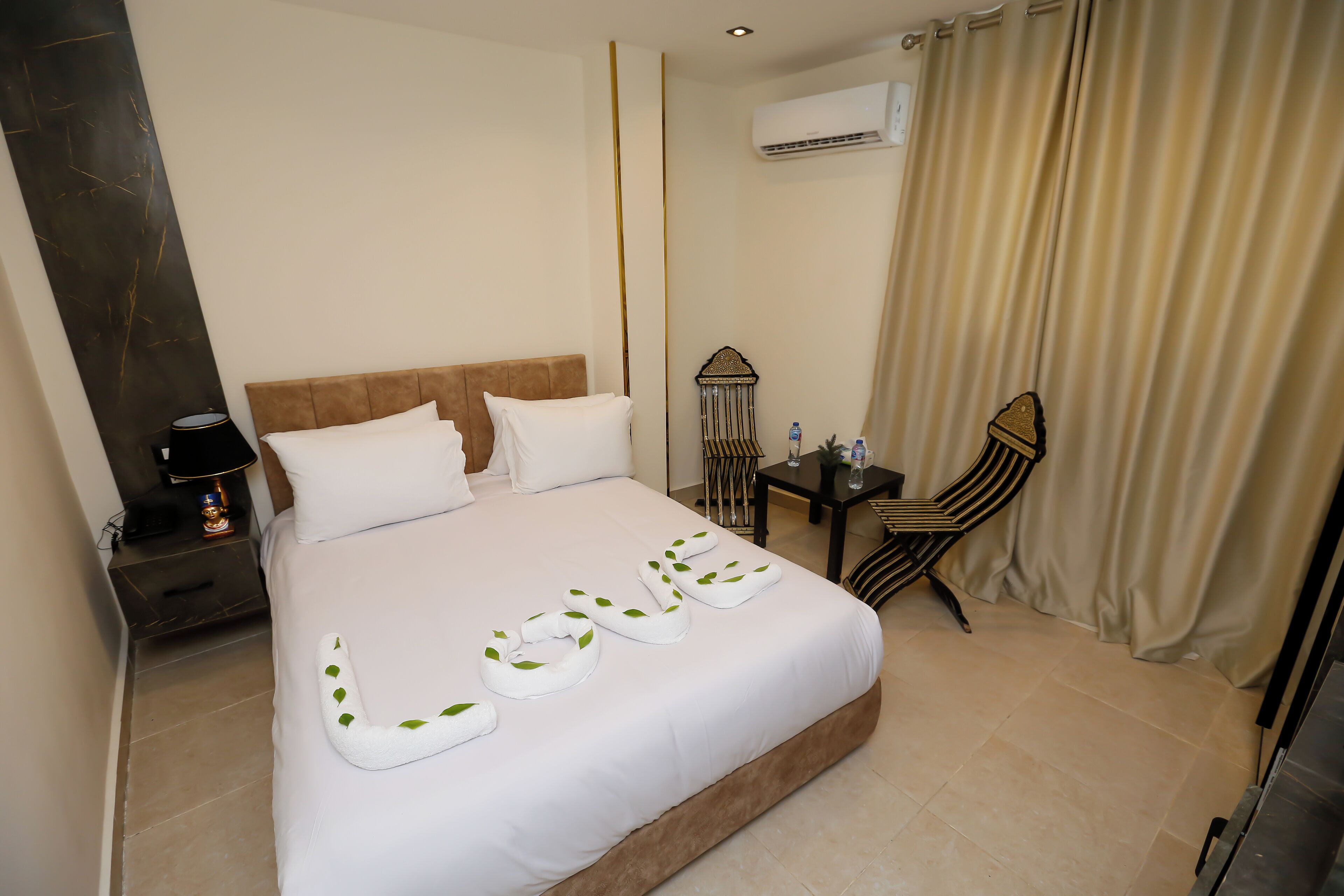 Taj Pyramids View Inn