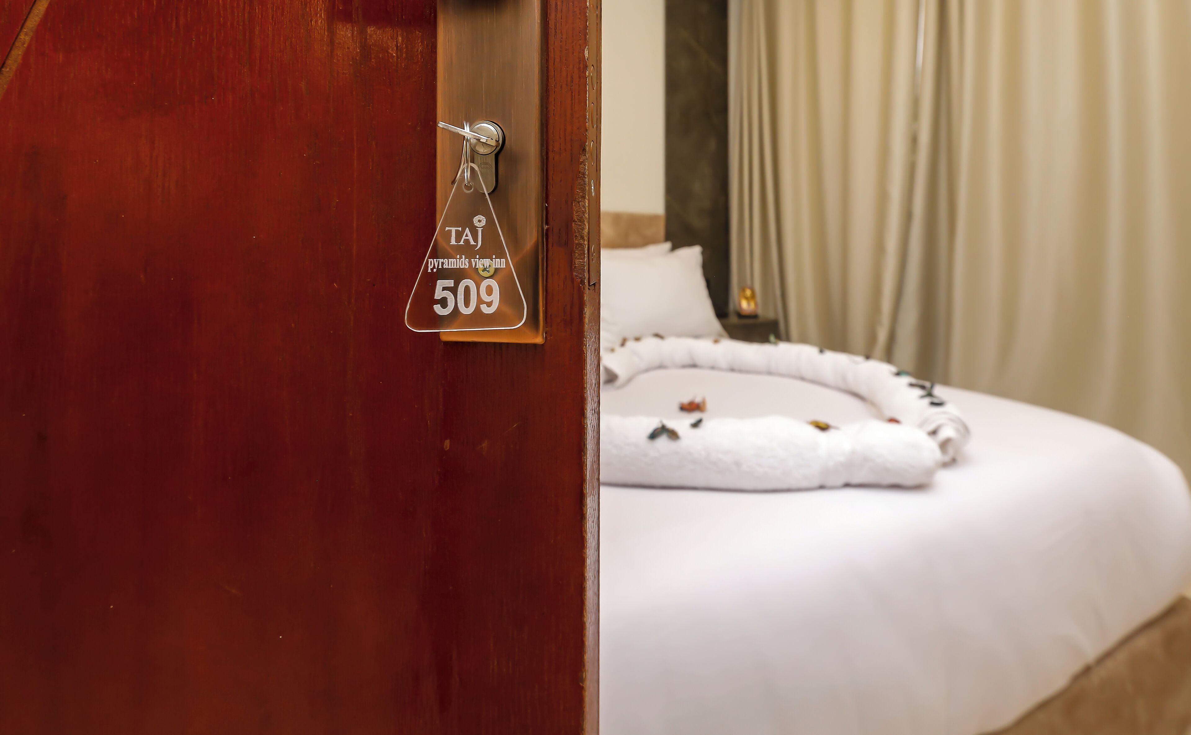 Taj Pyramids View Inn