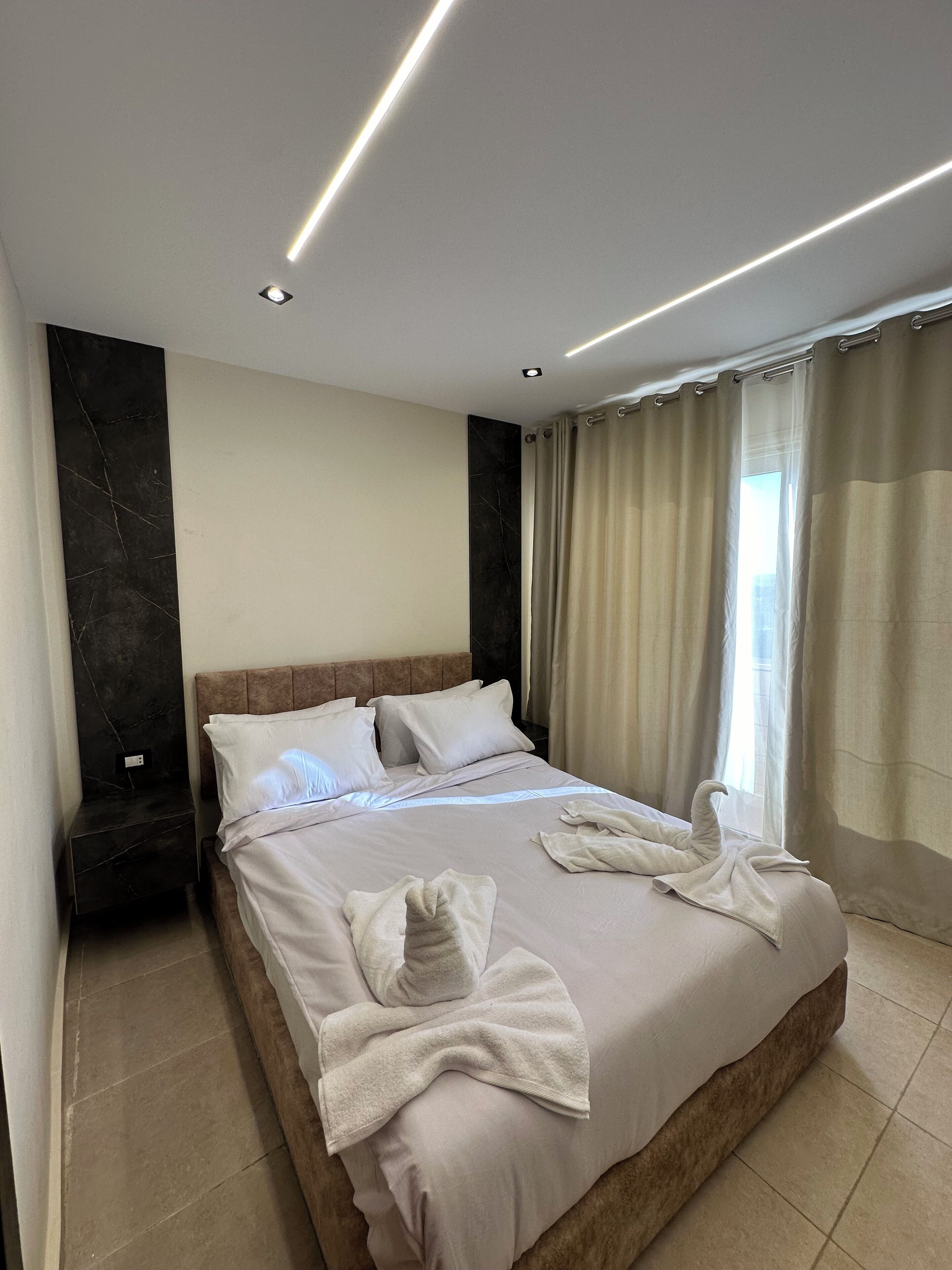 Taj Pyramids View Inn