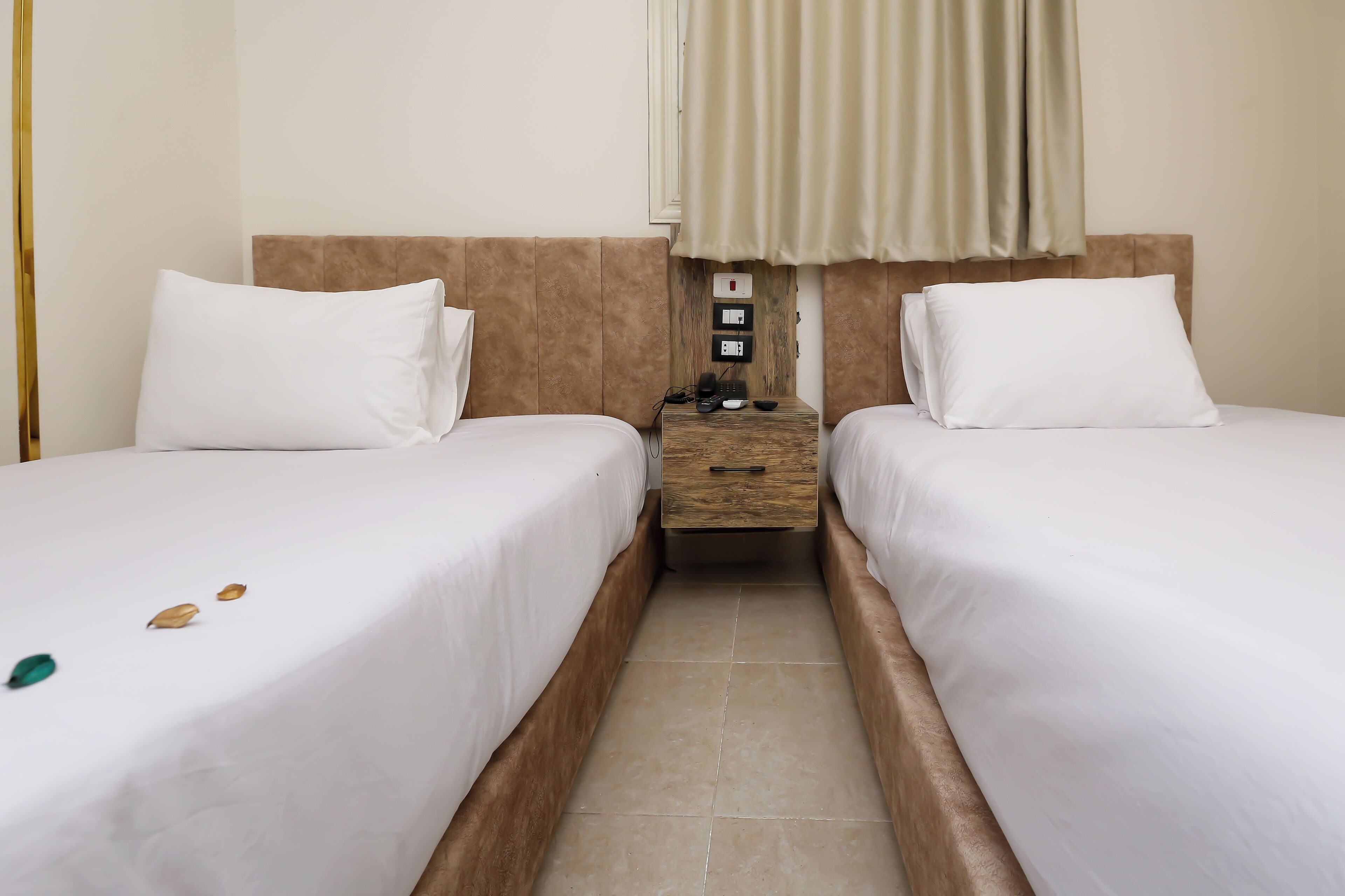 Taj Pyramids View Inn