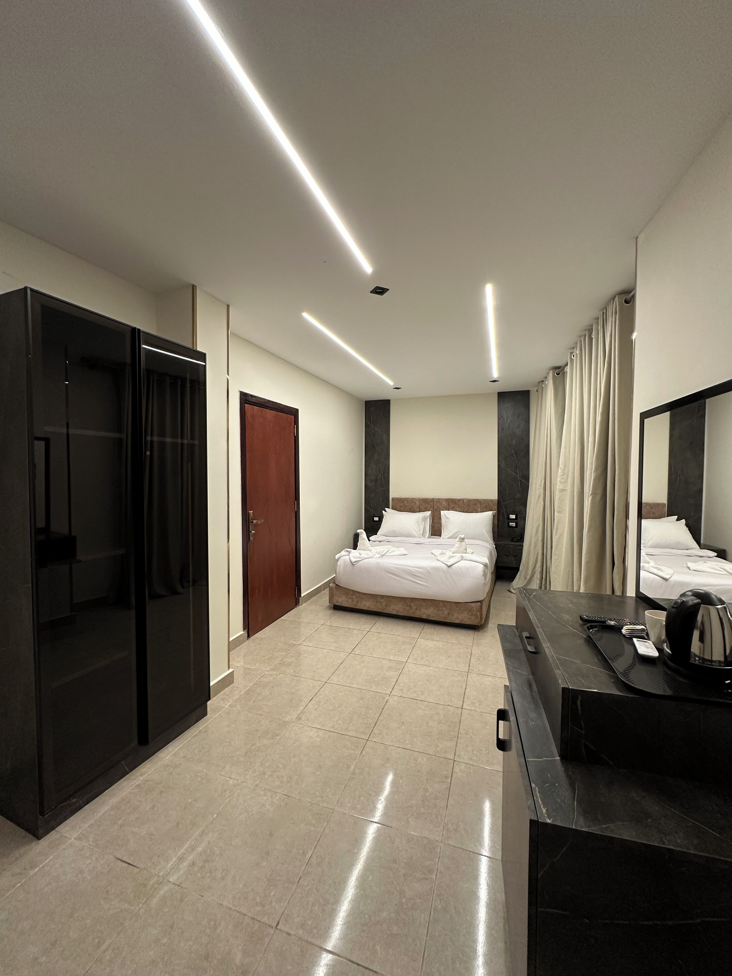 Taj Pyramids View Inn