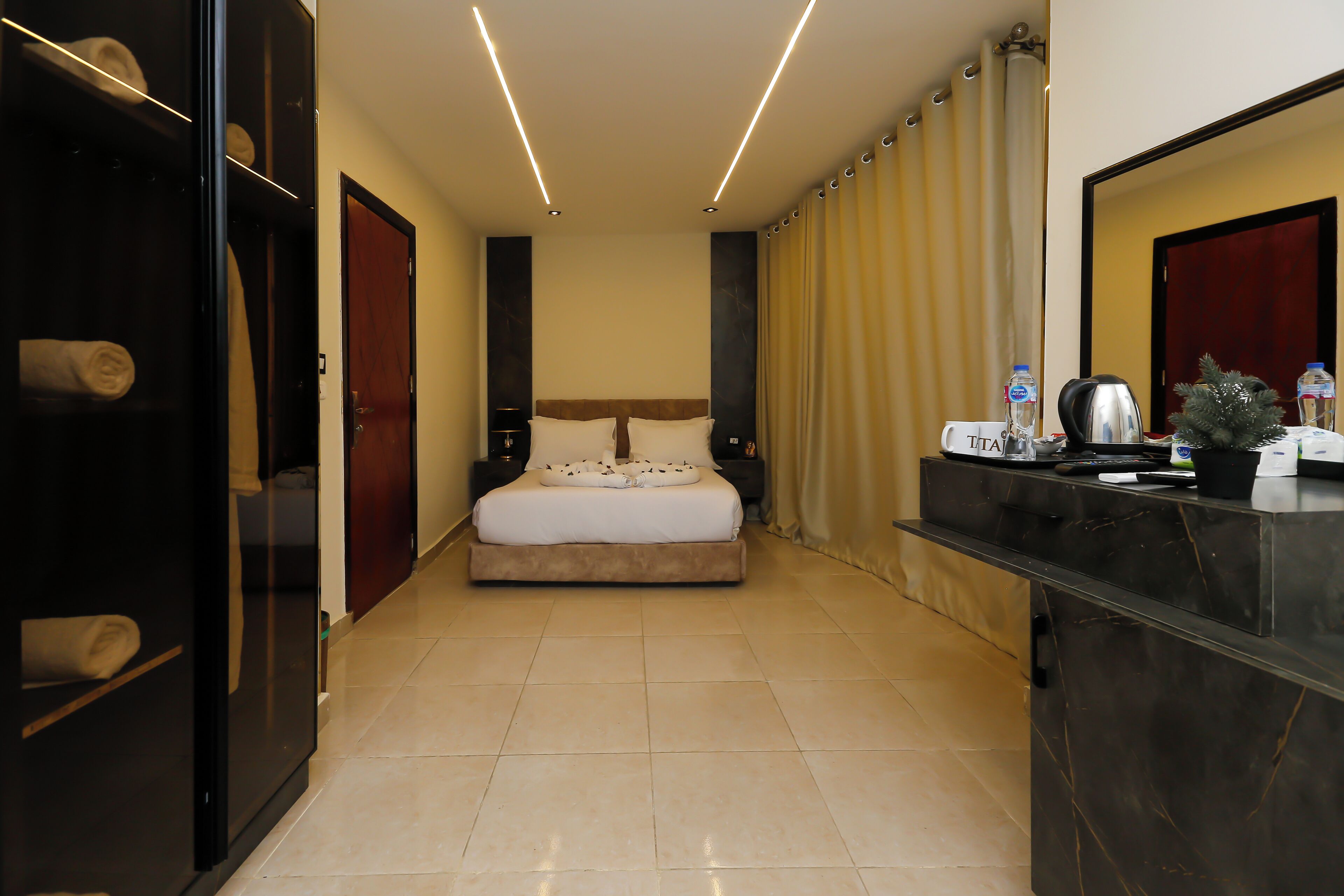 Taj Pyramids View Inn