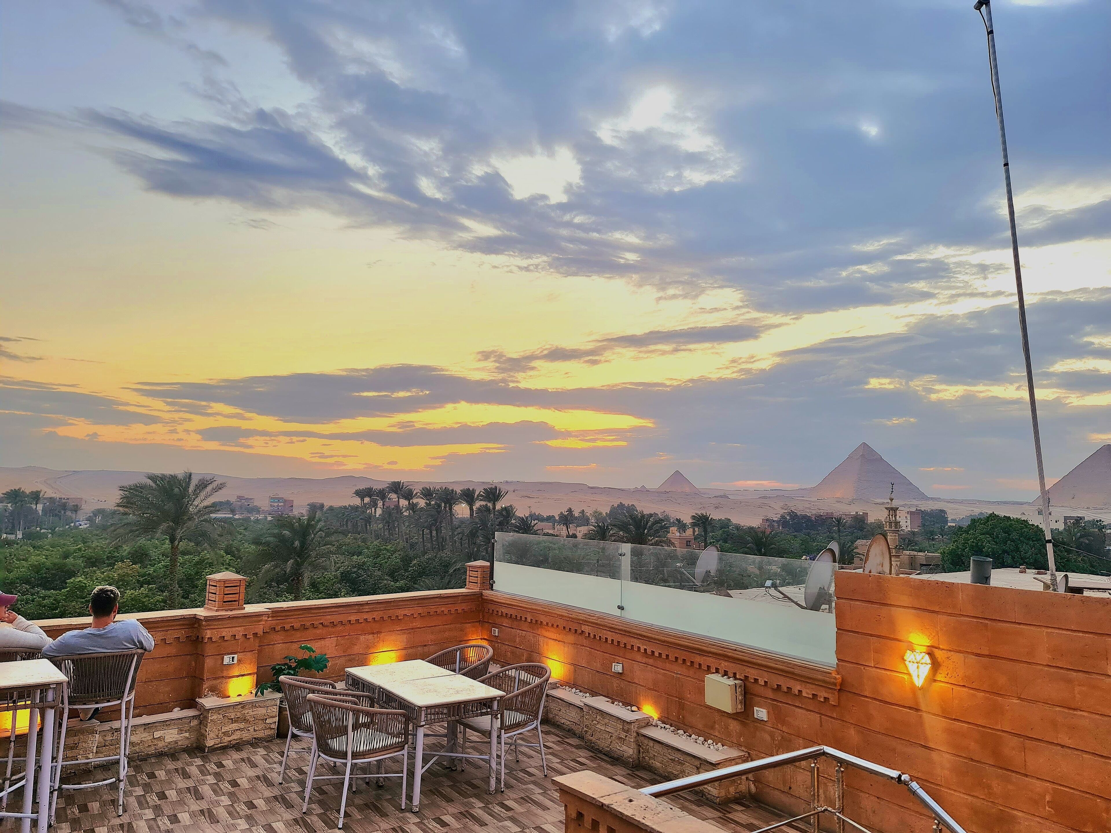 Taj Pyramids View Inn