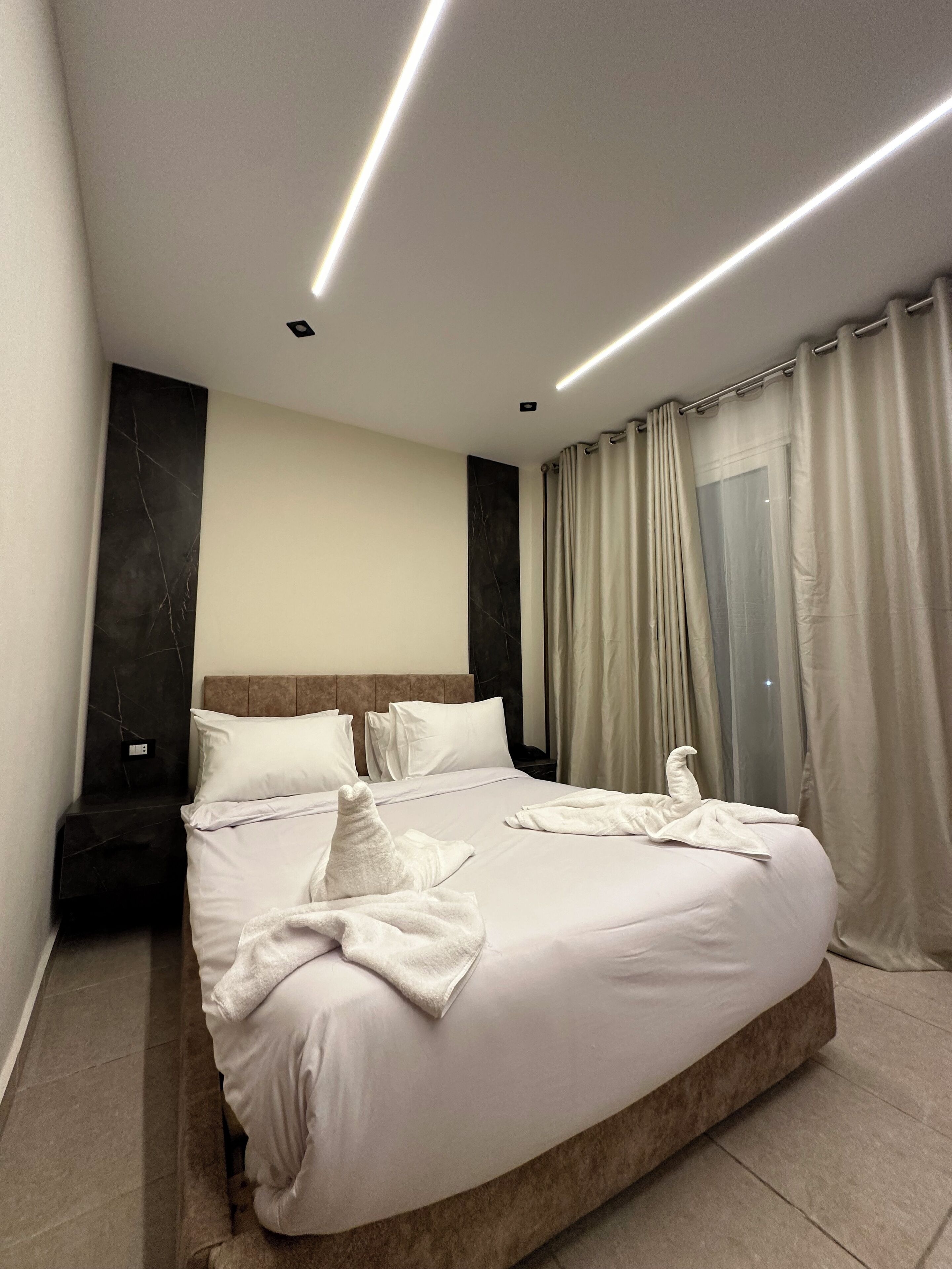 Taj Pyramids View Inn