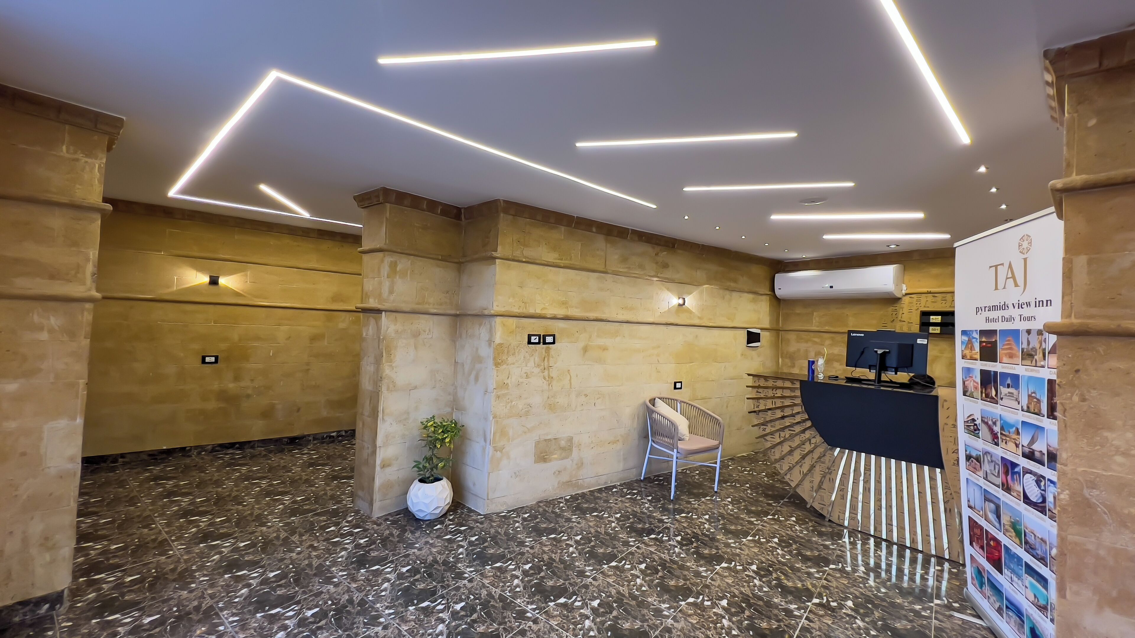 Taj Pyramids View Inn