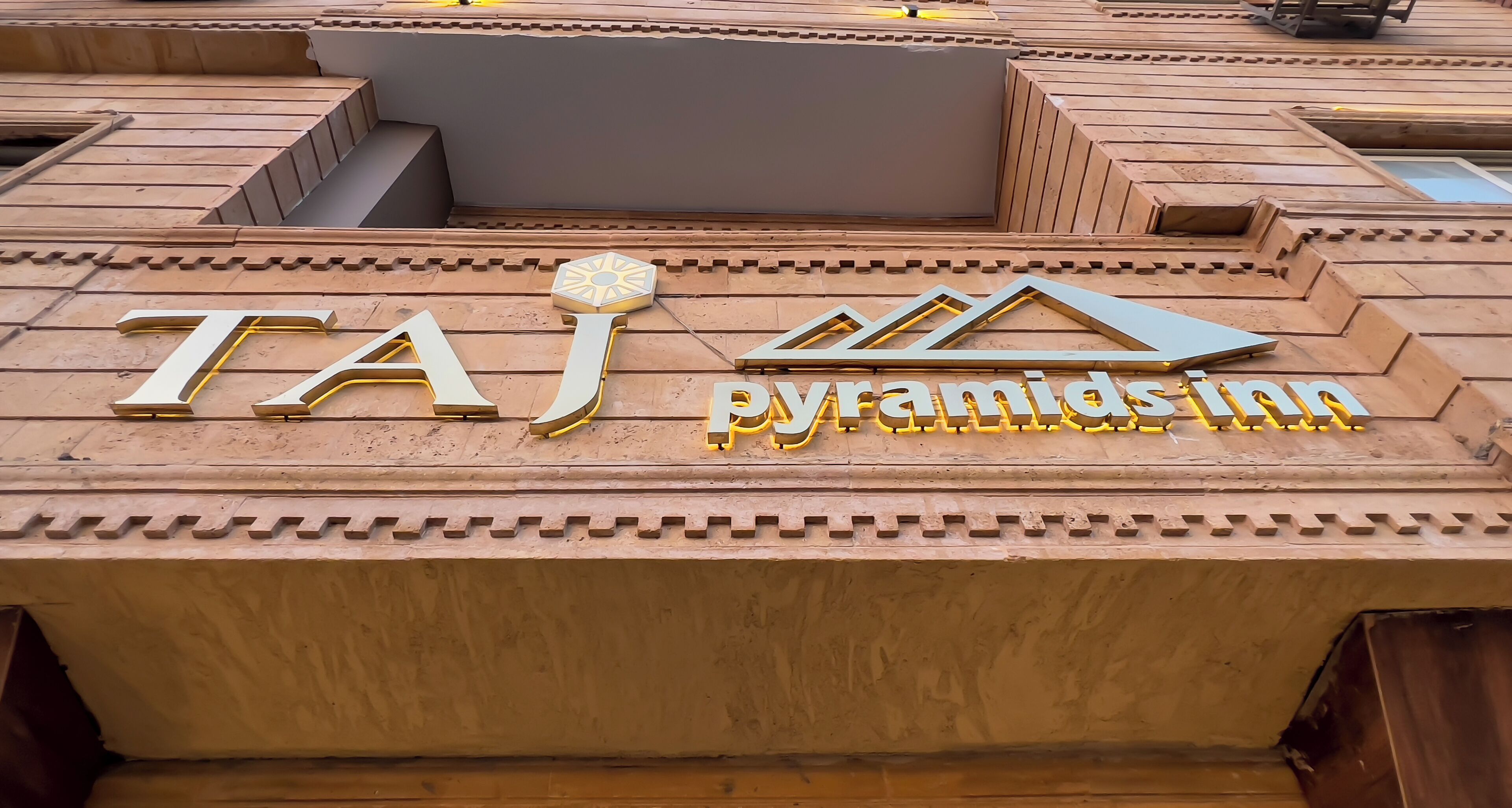 Taj Pyramids View Inn