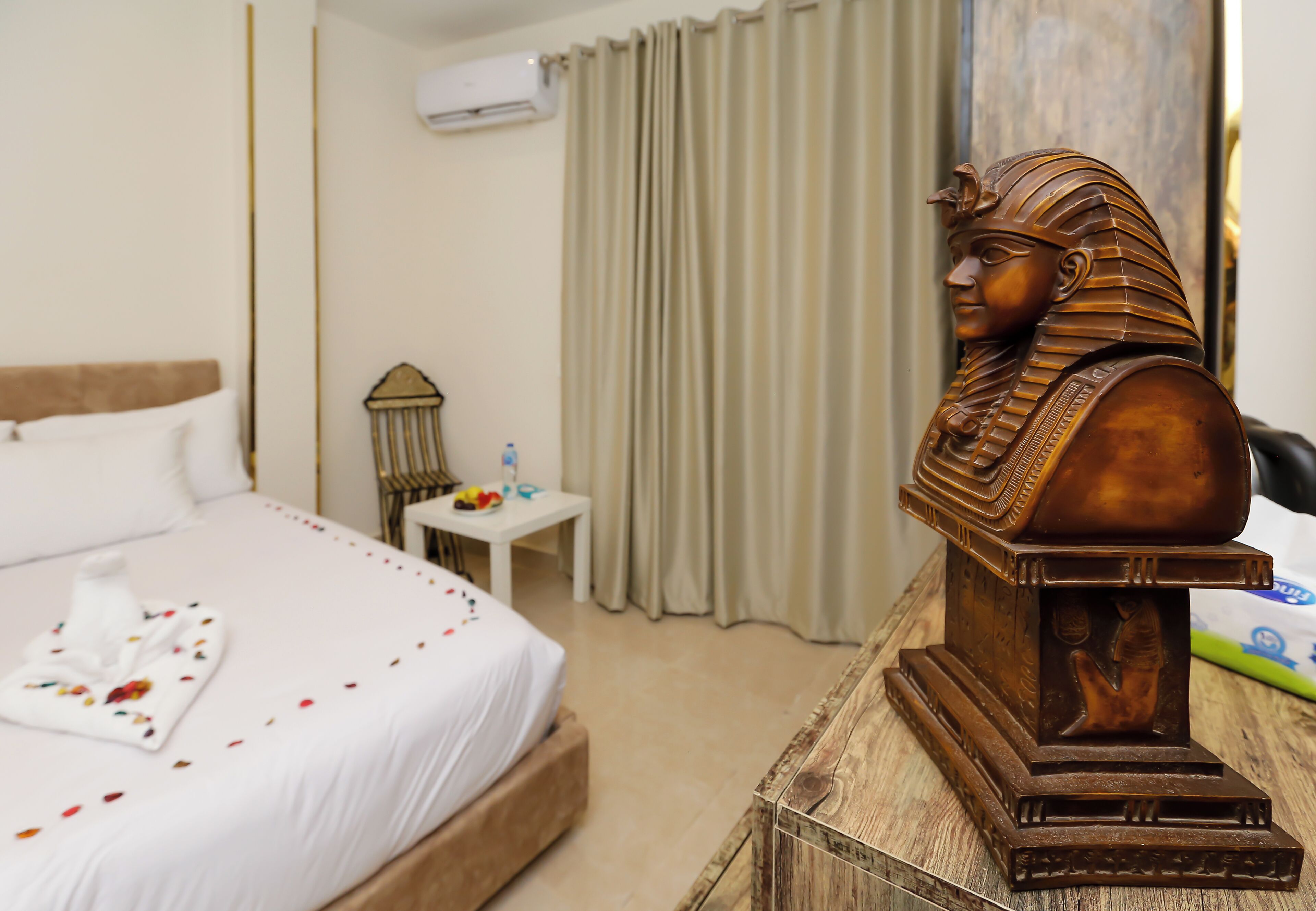 Taj Pyramids View Inn