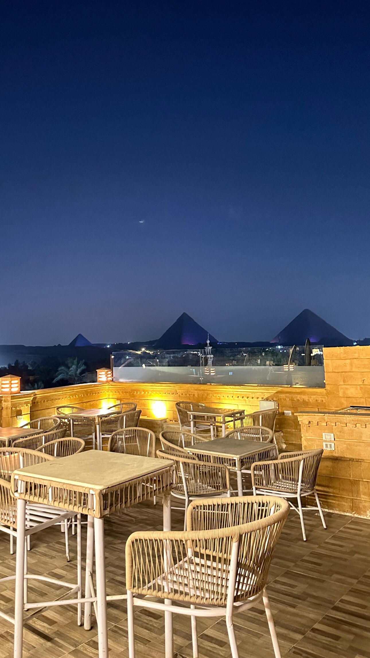 Taj Pyramids View Inn