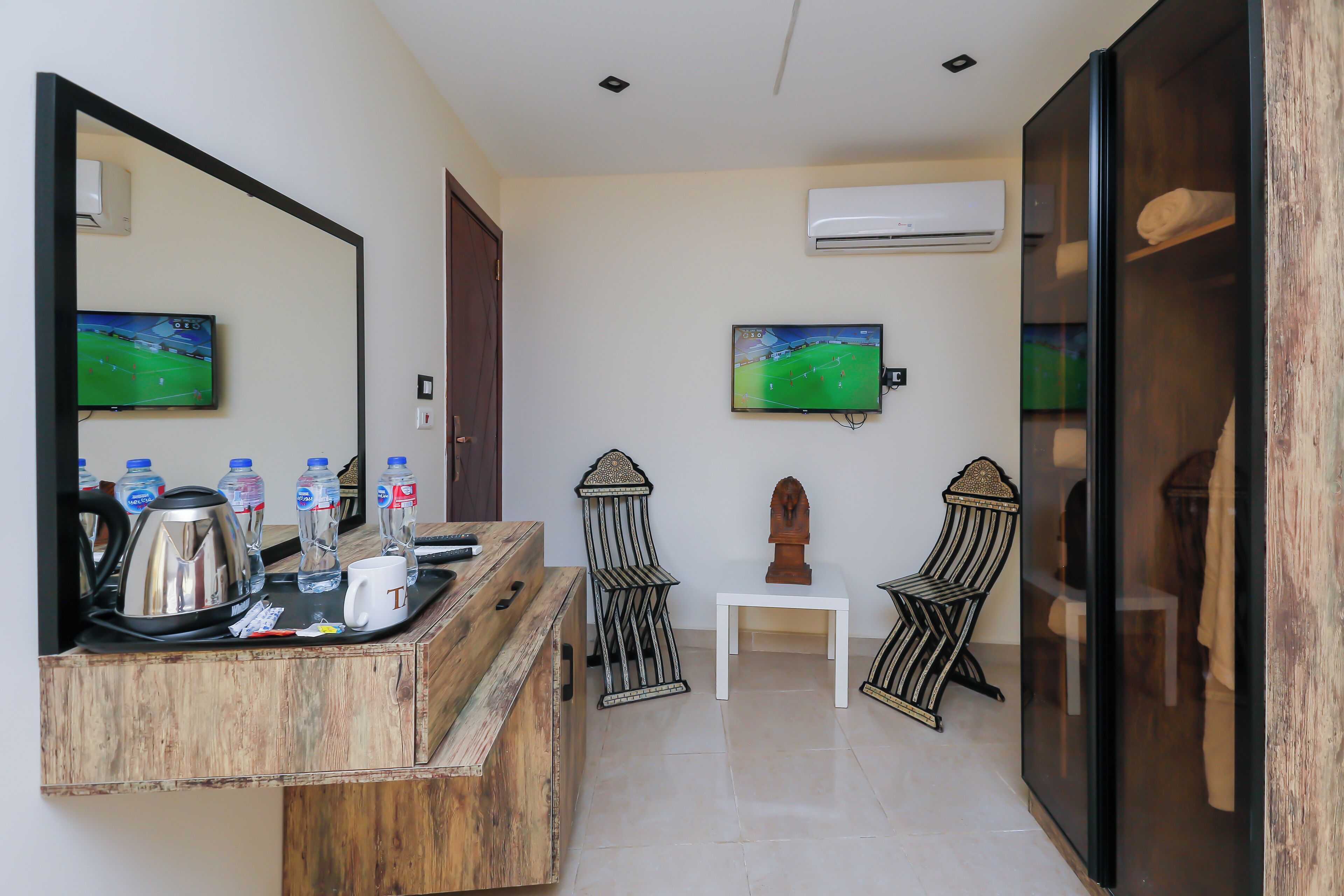 Taj Pyramids View Inn