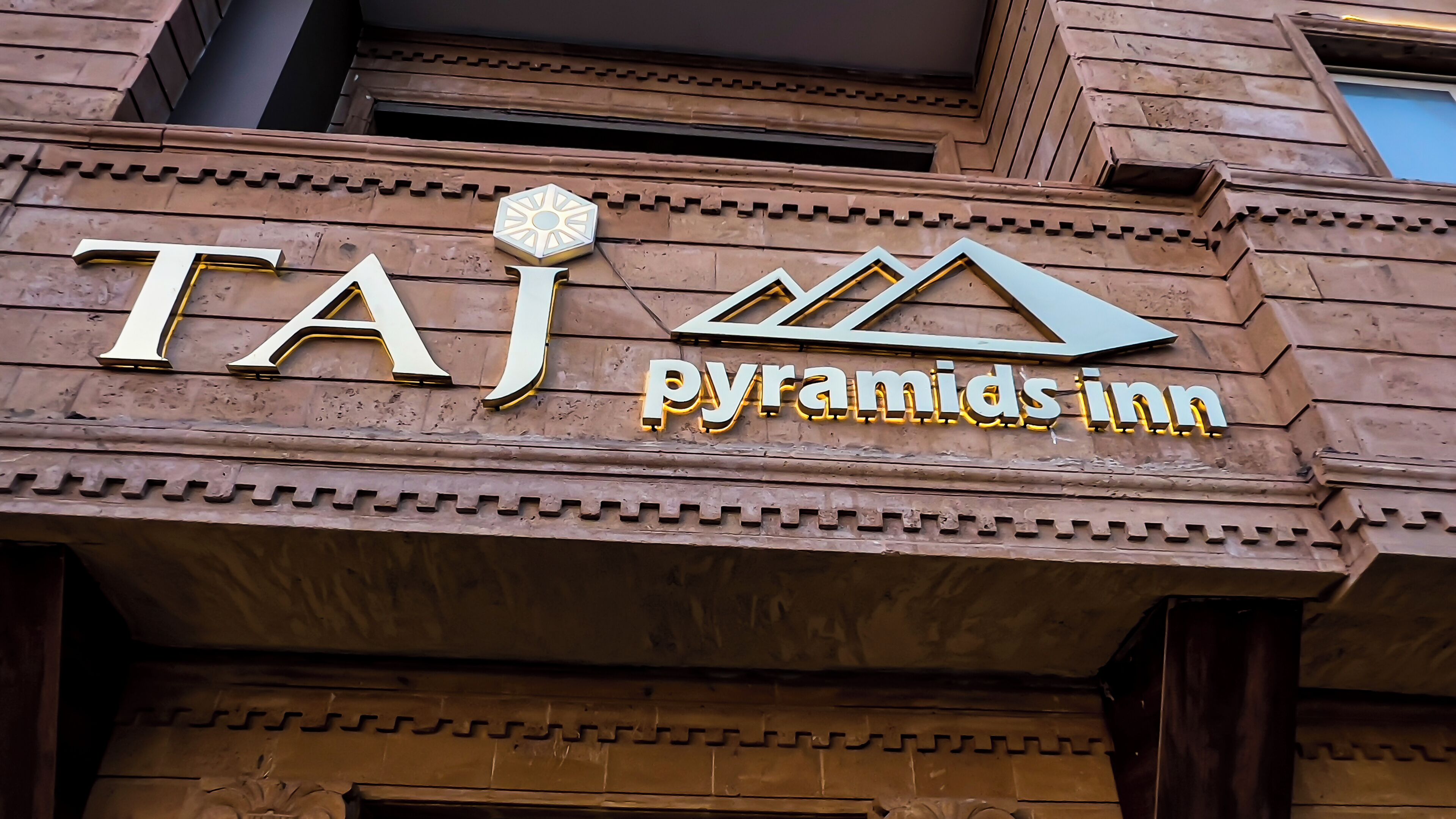 Taj Pyramids View Inn