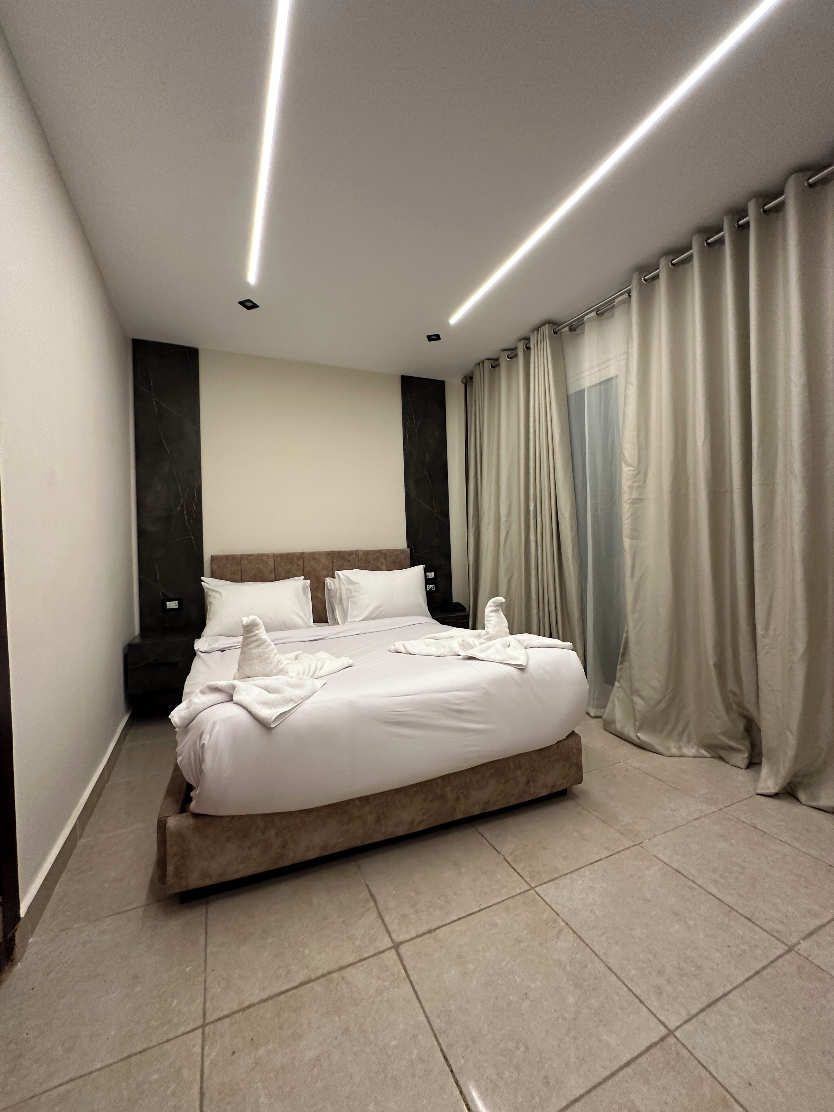 Taj Pyramids View Inn