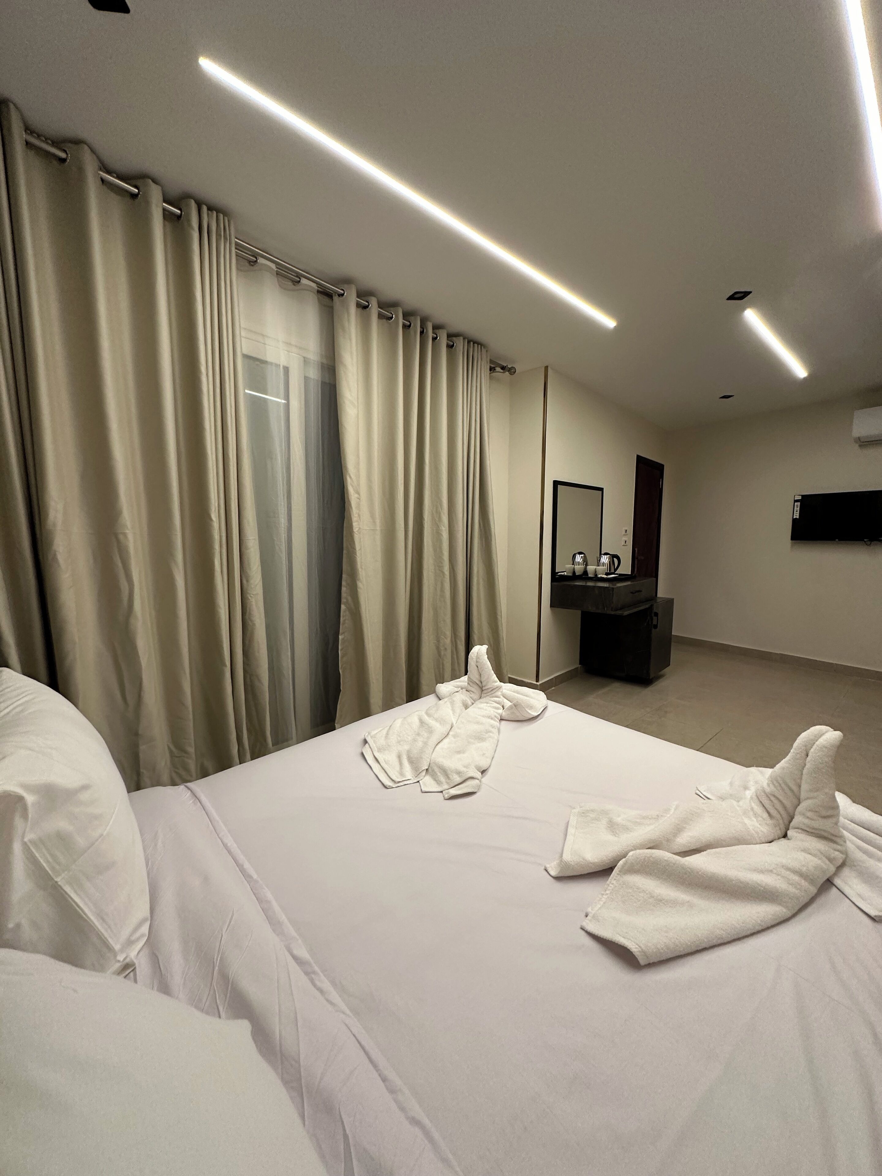 Taj Pyramids View Inn