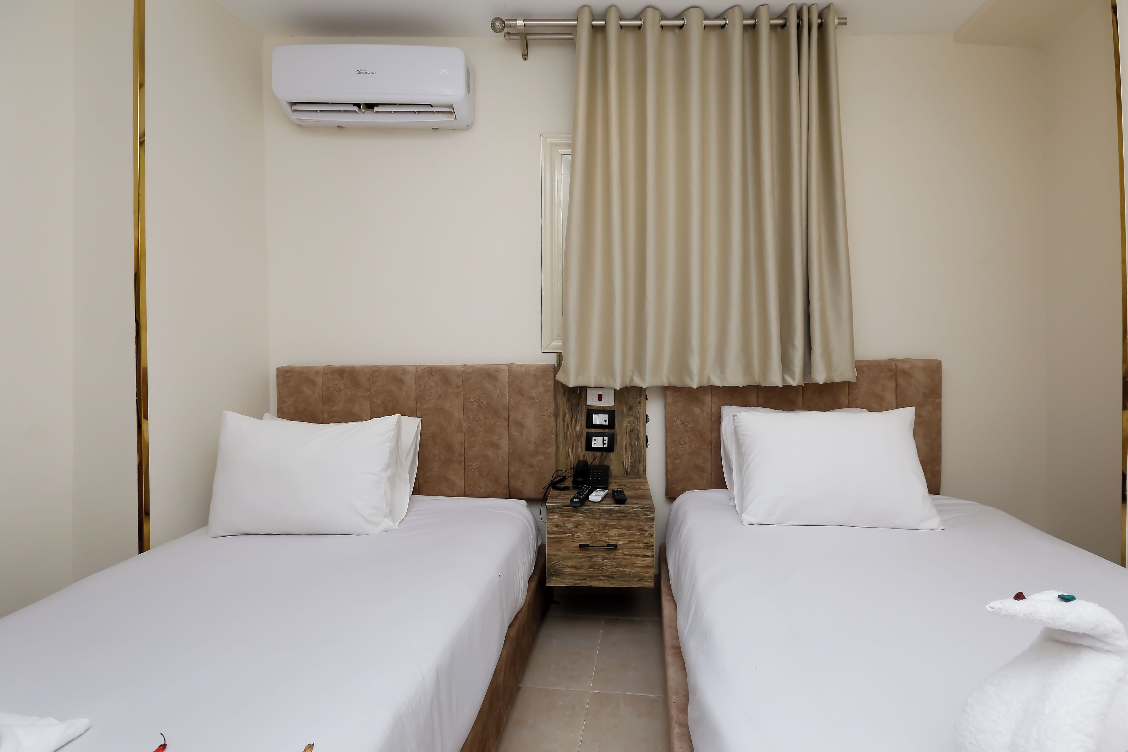 Taj Pyramids View Inn