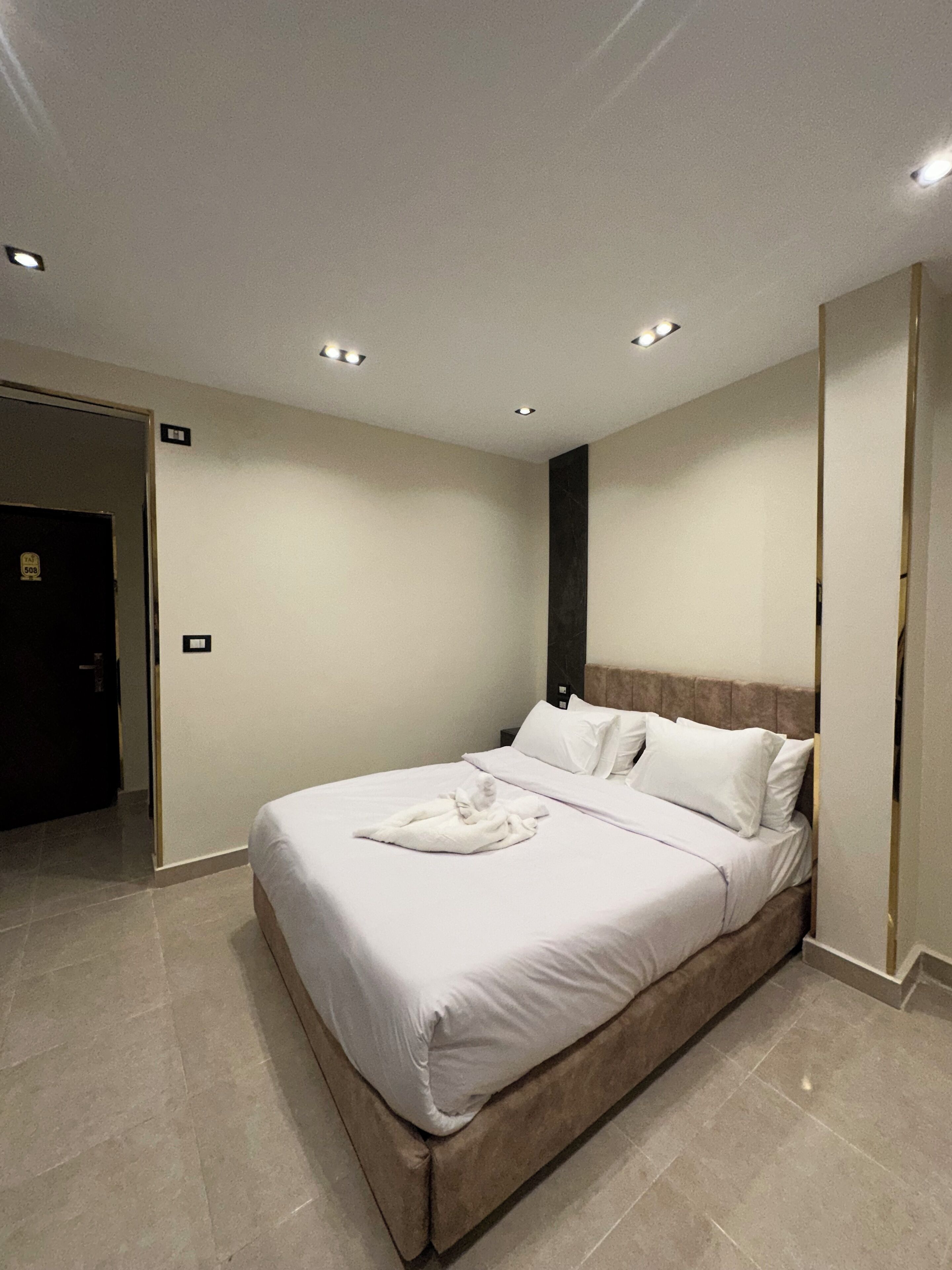 Taj Pyramids View Inn