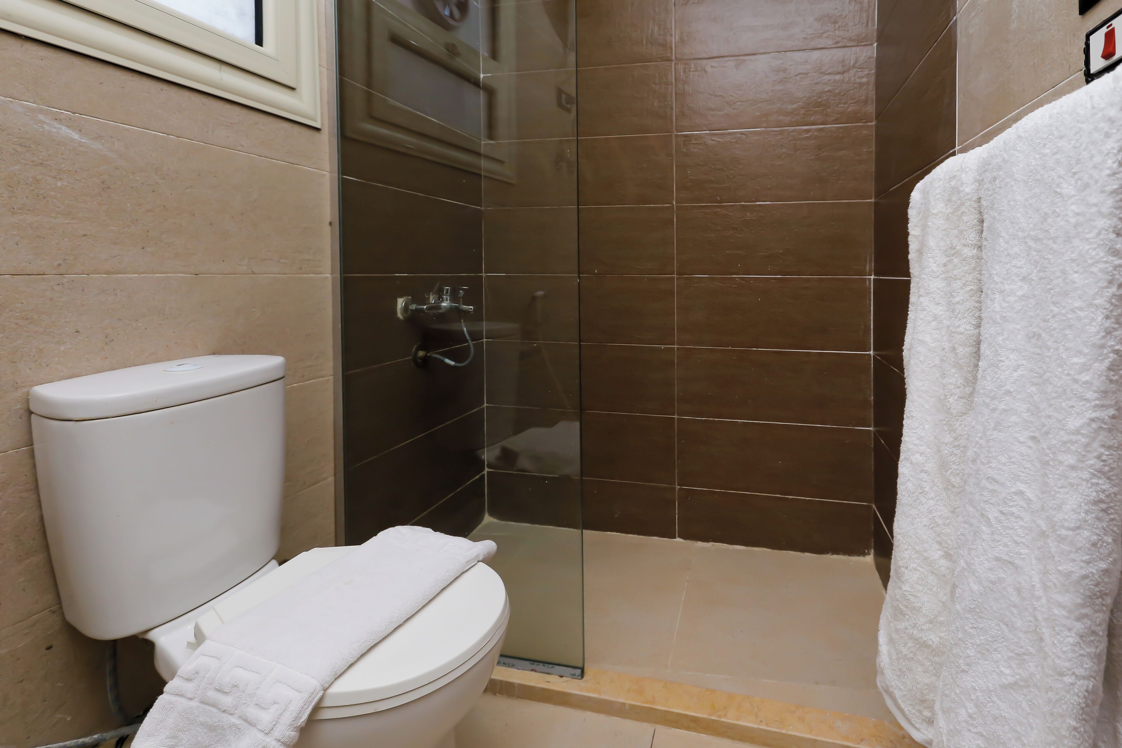 Taj Pyramids View Inn