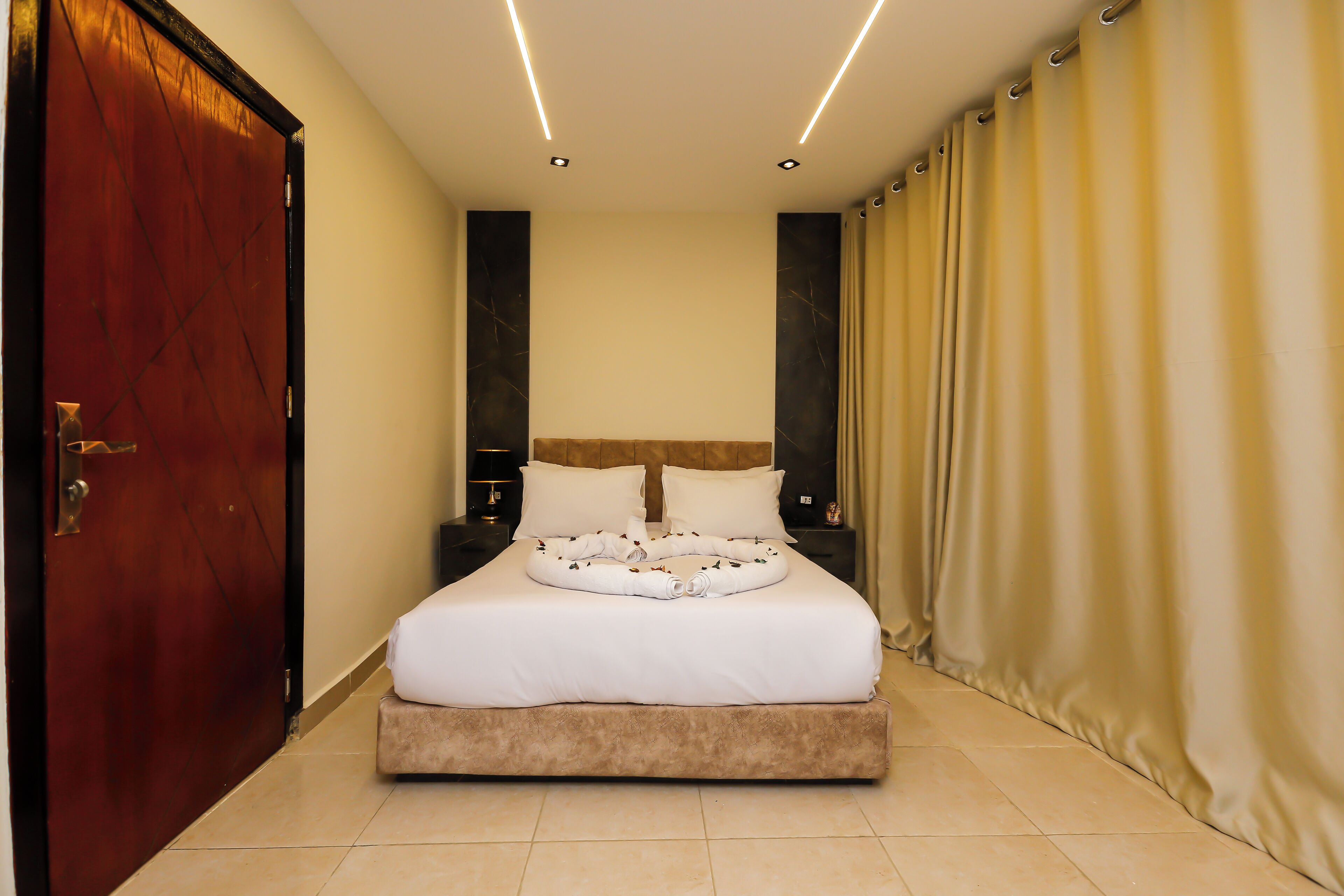 Taj Pyramids View Inn