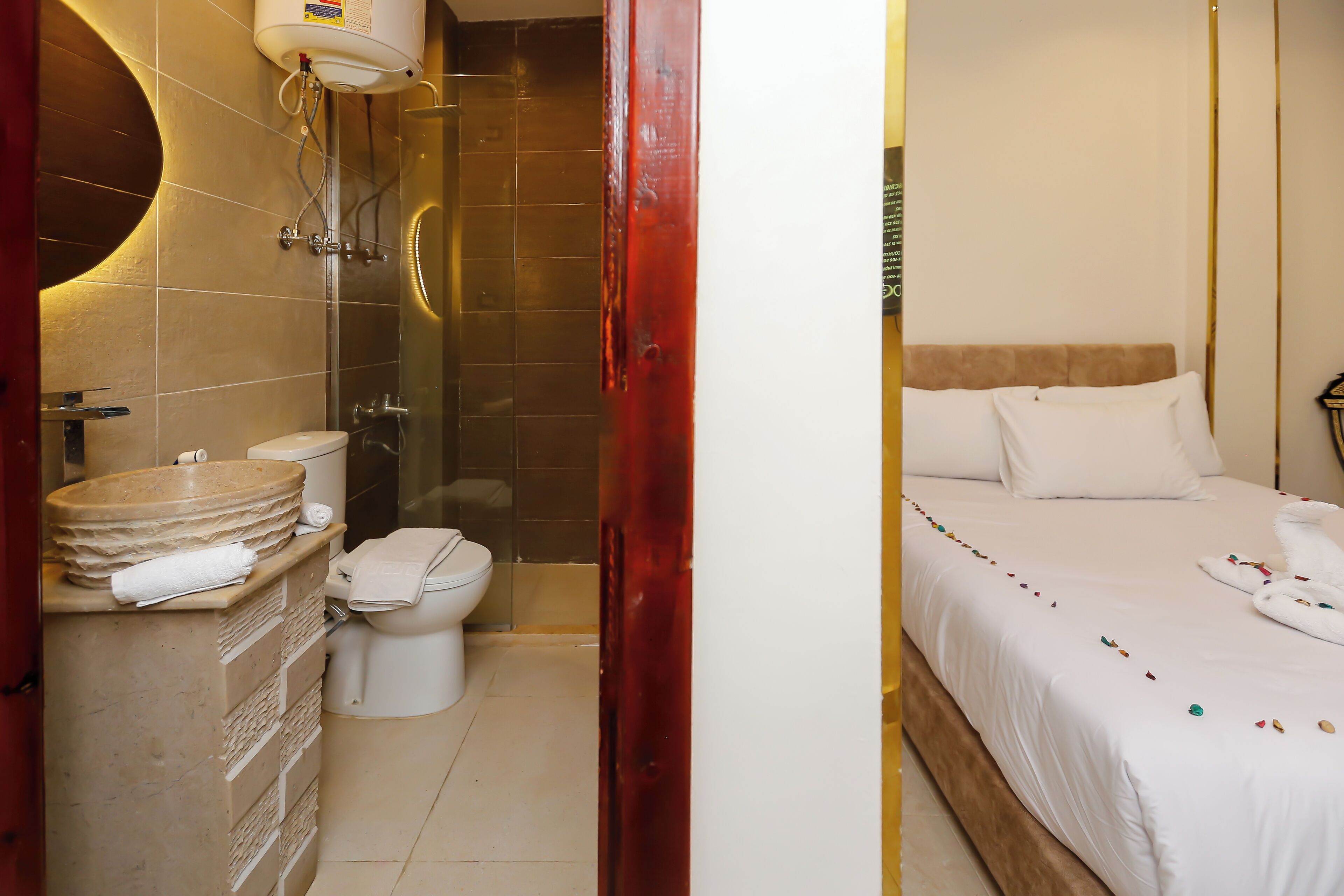 Taj Pyramids View Inn