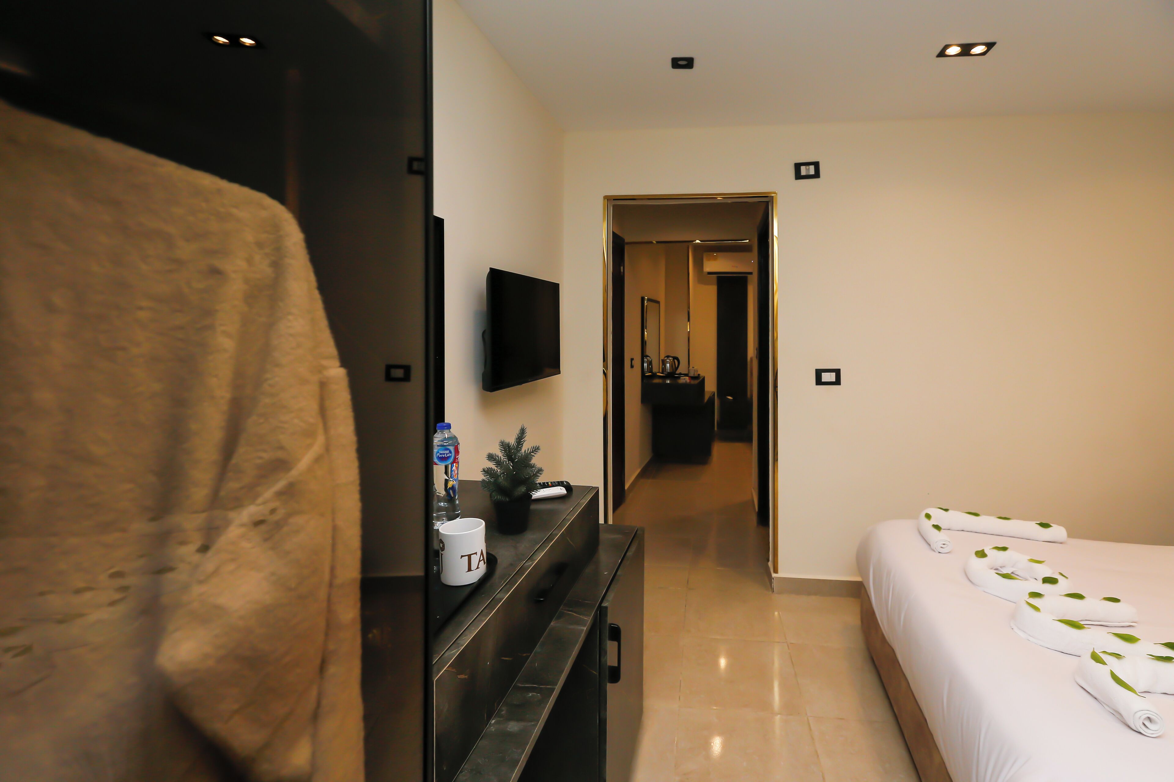 Taj Pyramids View Inn